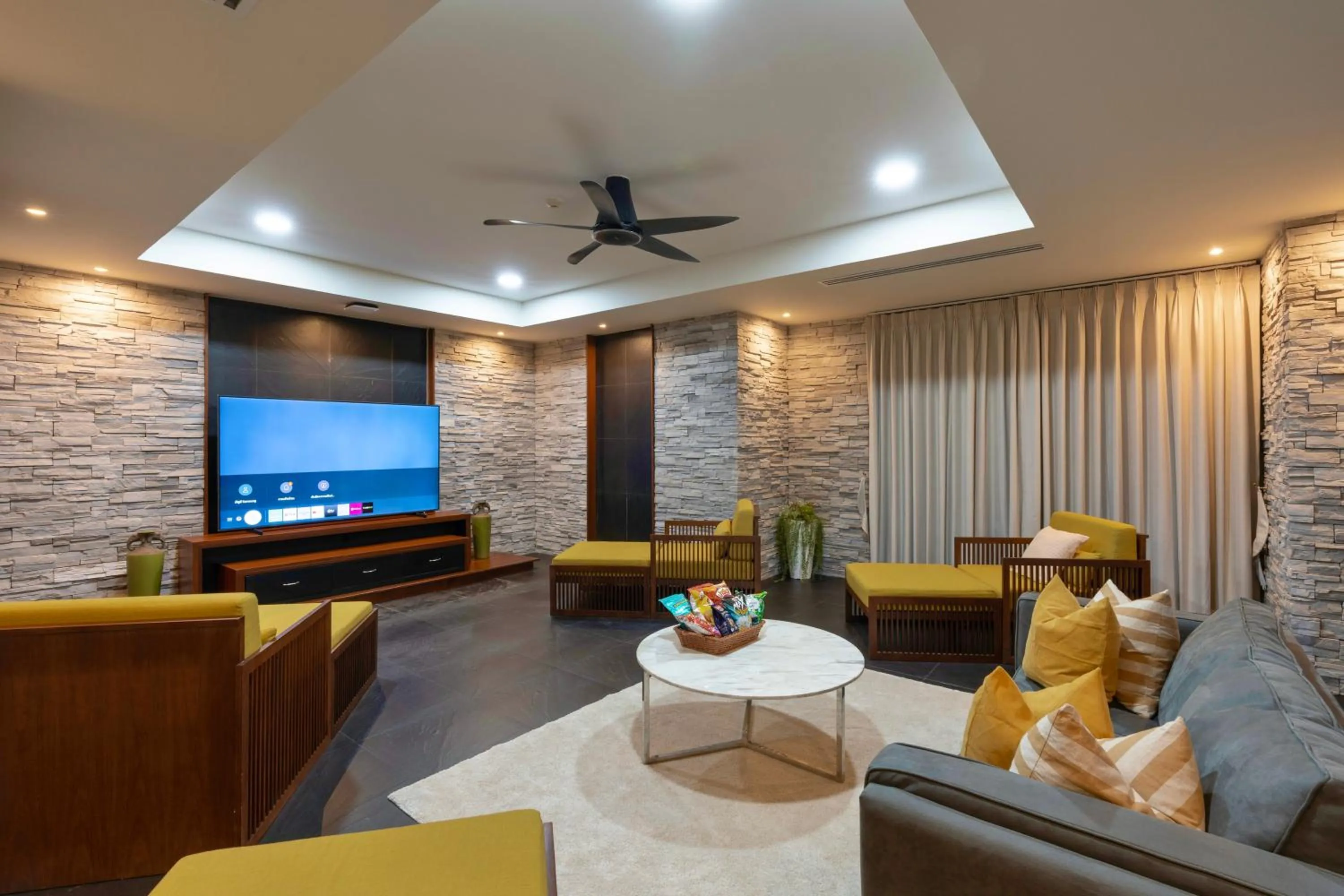 Communal lounge/ TV room in Villa Varya