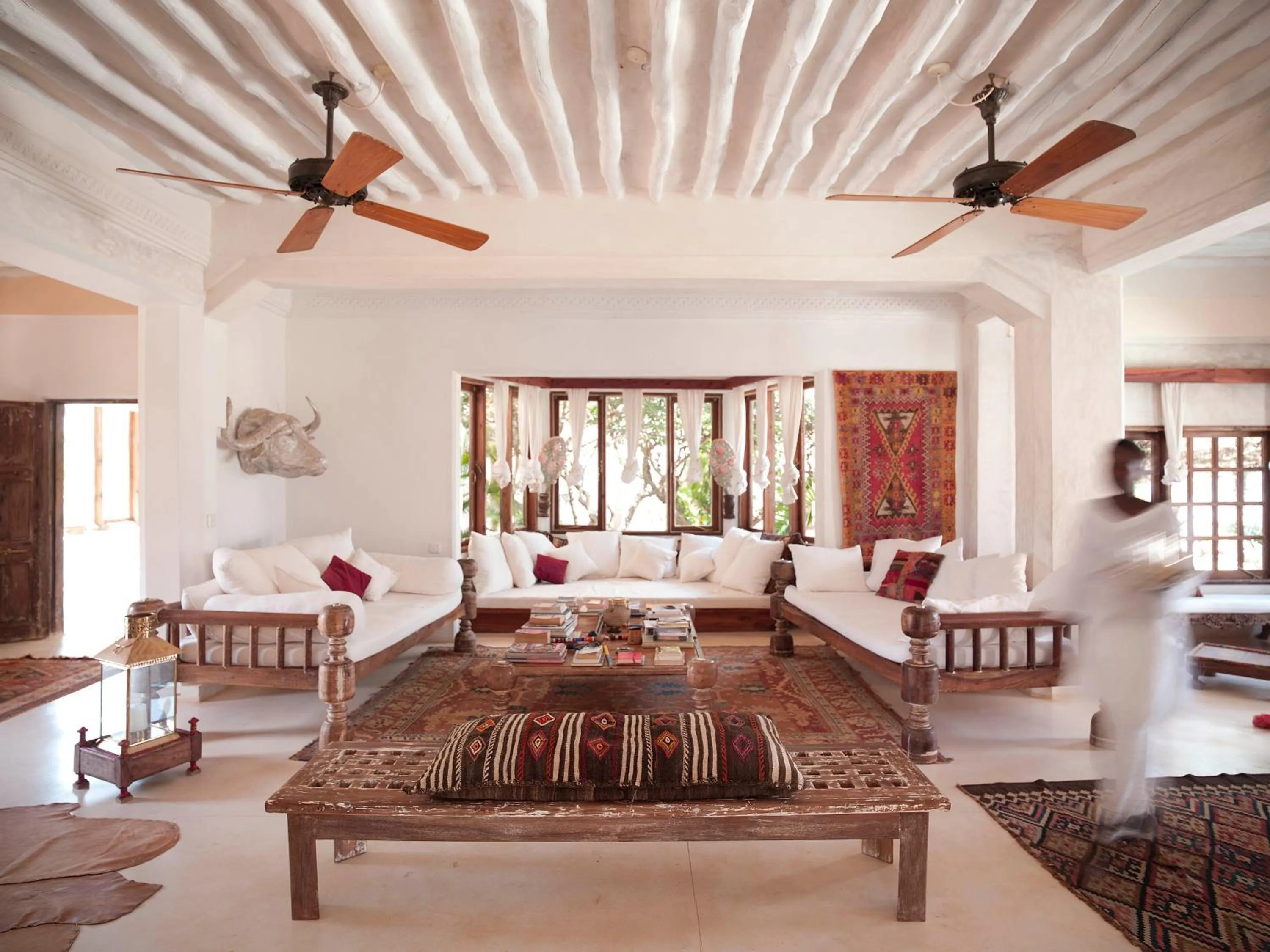 Living room, Bed in The Majlis Resort