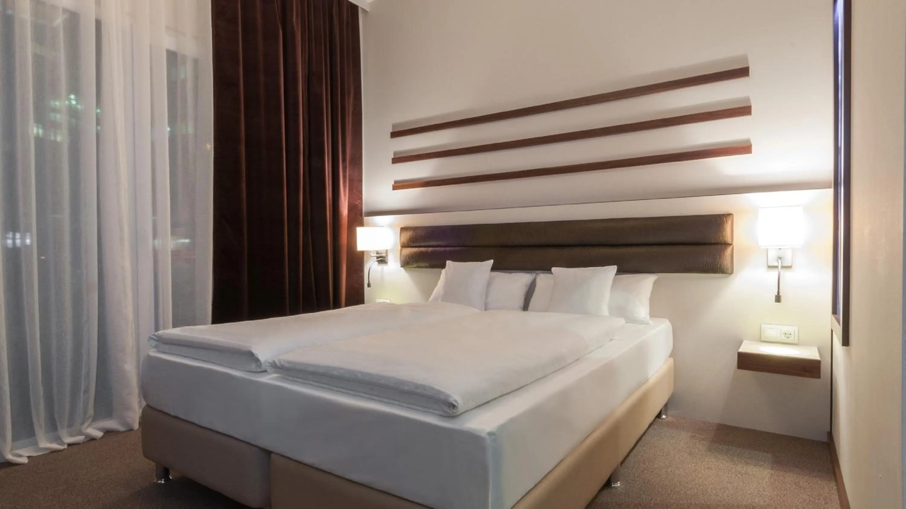 Photo of the whole room, Bed in Hotel Nordhausen