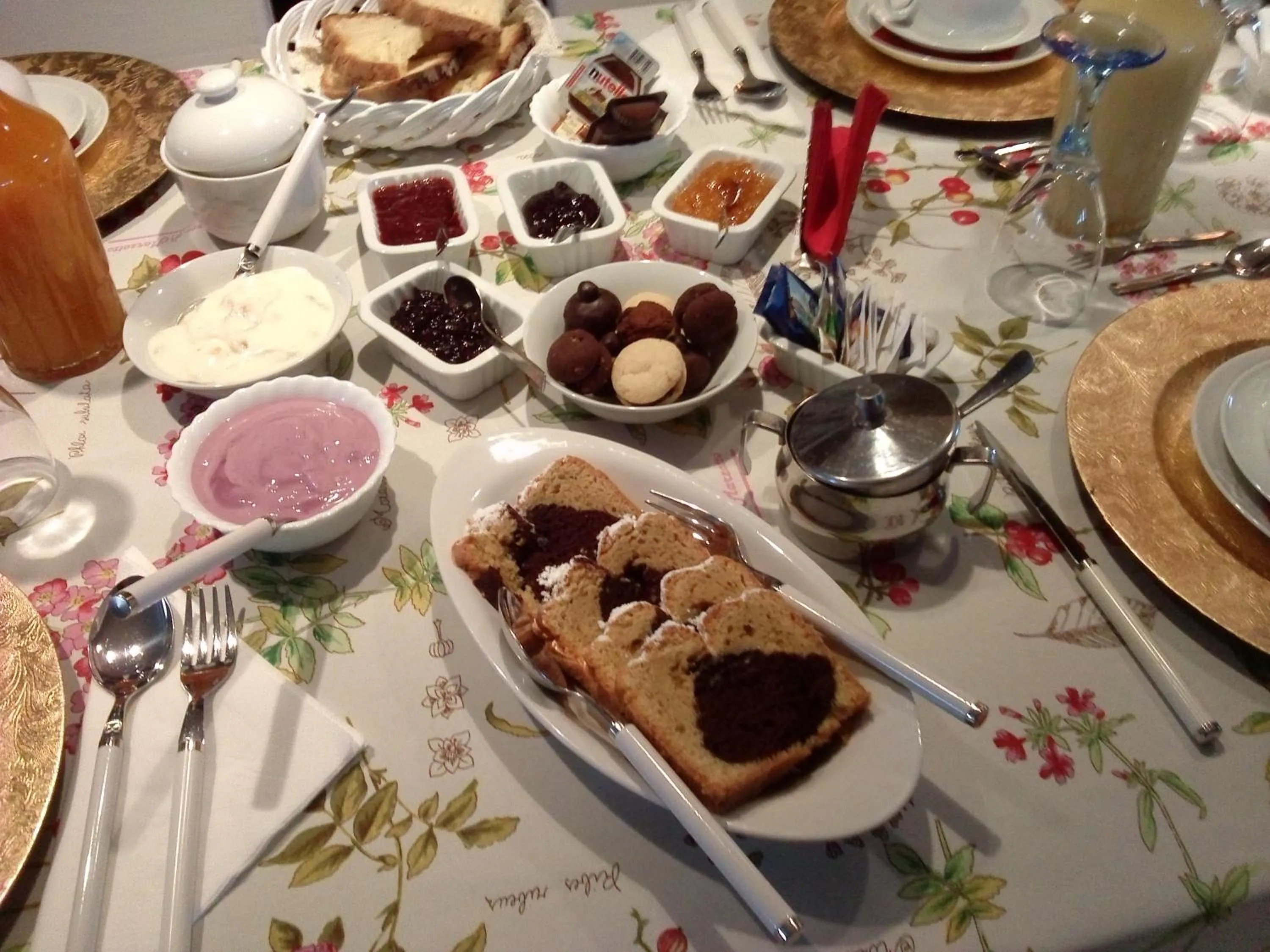 Italian breakfast in B&B Il Cielo Sui Sassi