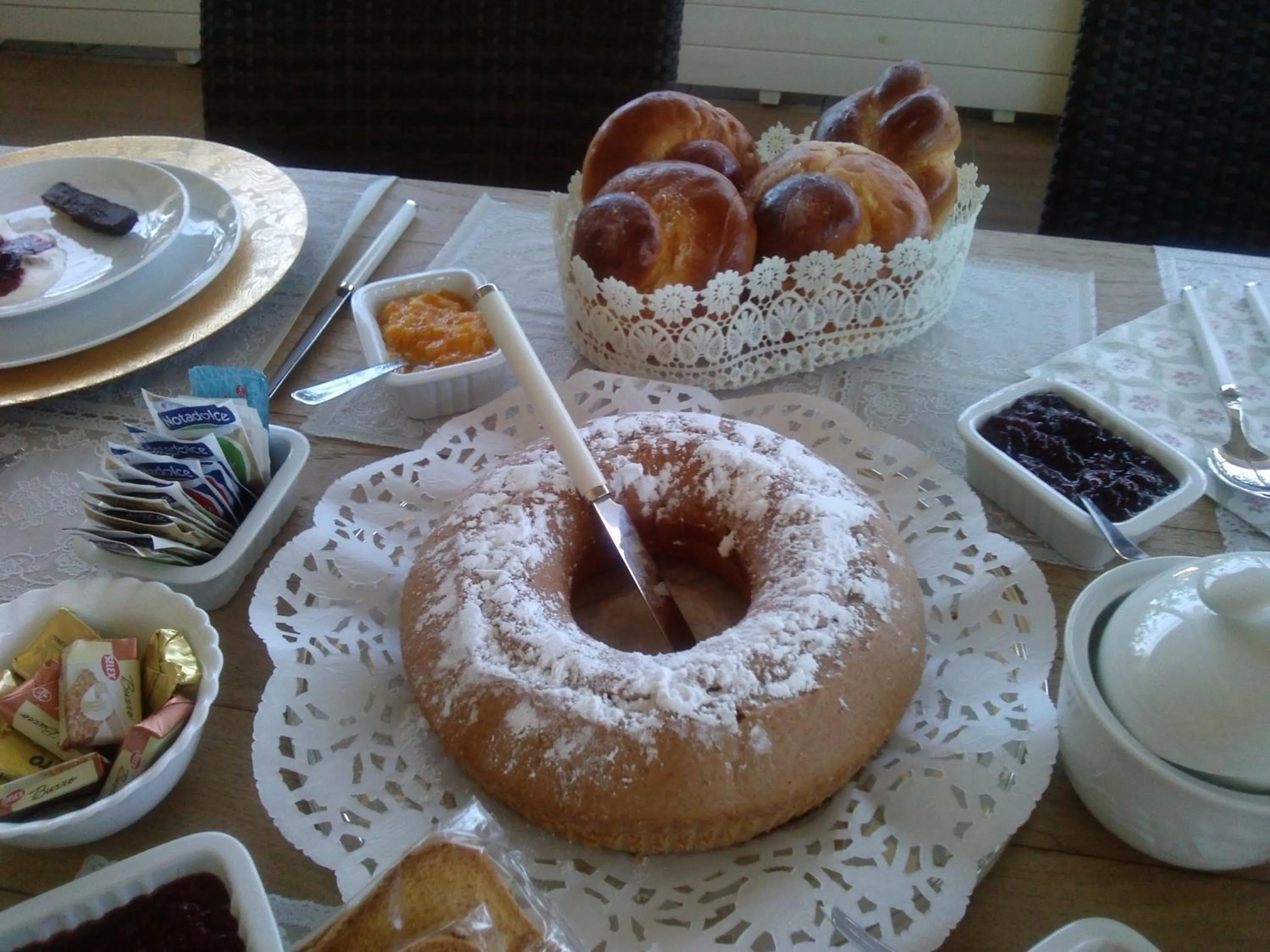 Continental breakfast in B&B Il Cielo Sui Sassi