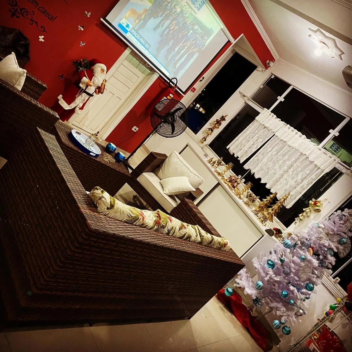 Communal lounge/ TV room in Pousada Las Palmas