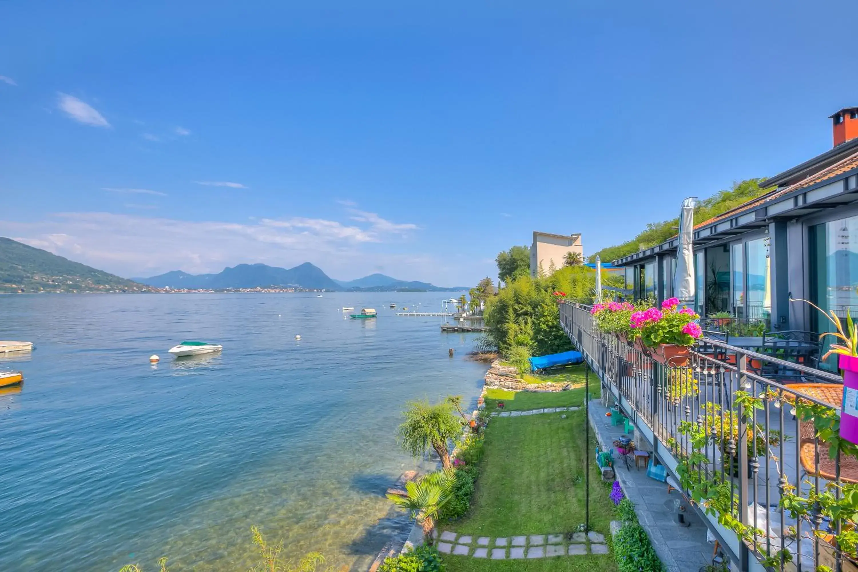 Red House Terrace Private Beach - Happy Rentals Red House Terrace Private Beach - Happy Rentals