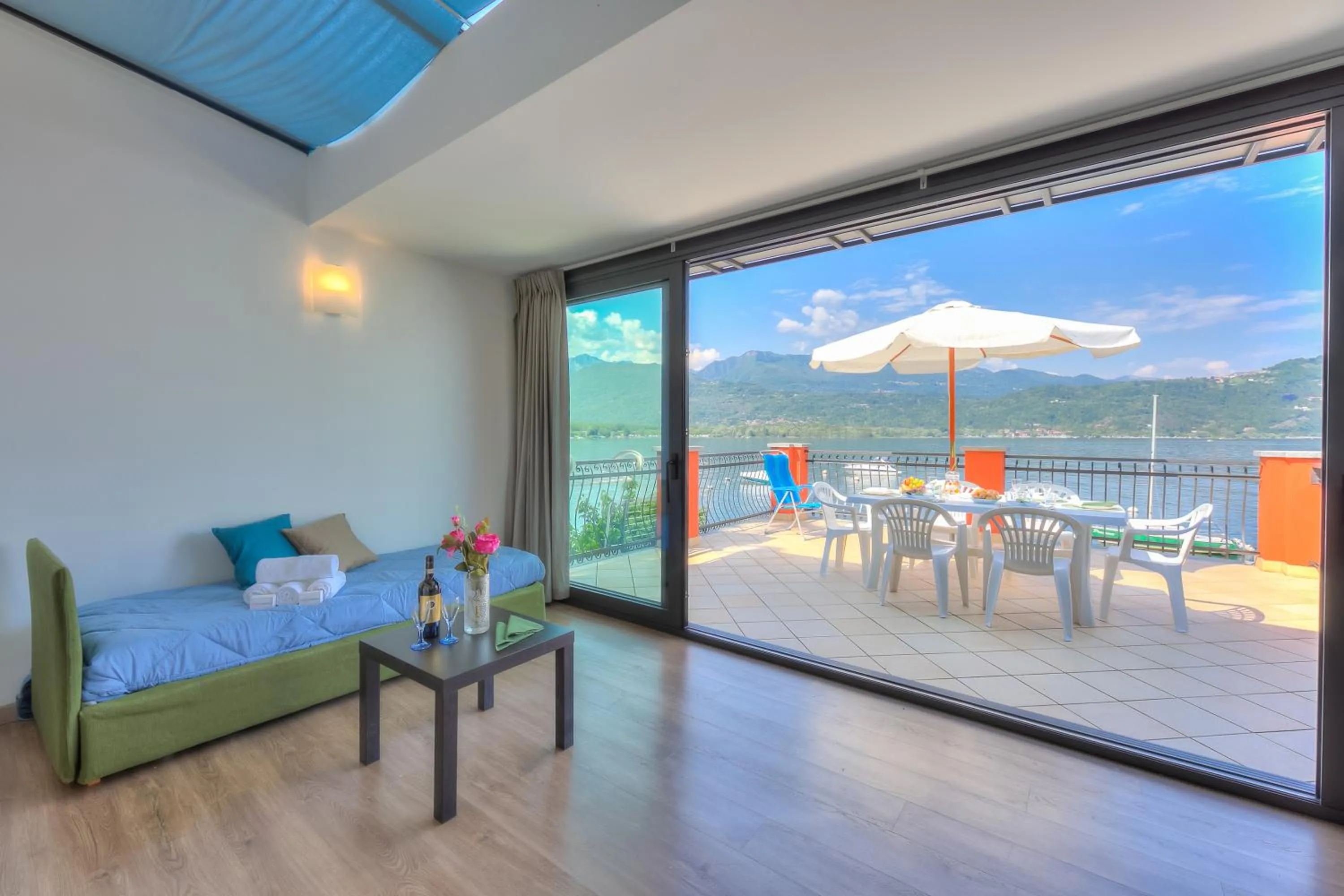Red House Terrace Private Beach - Happy Rentals