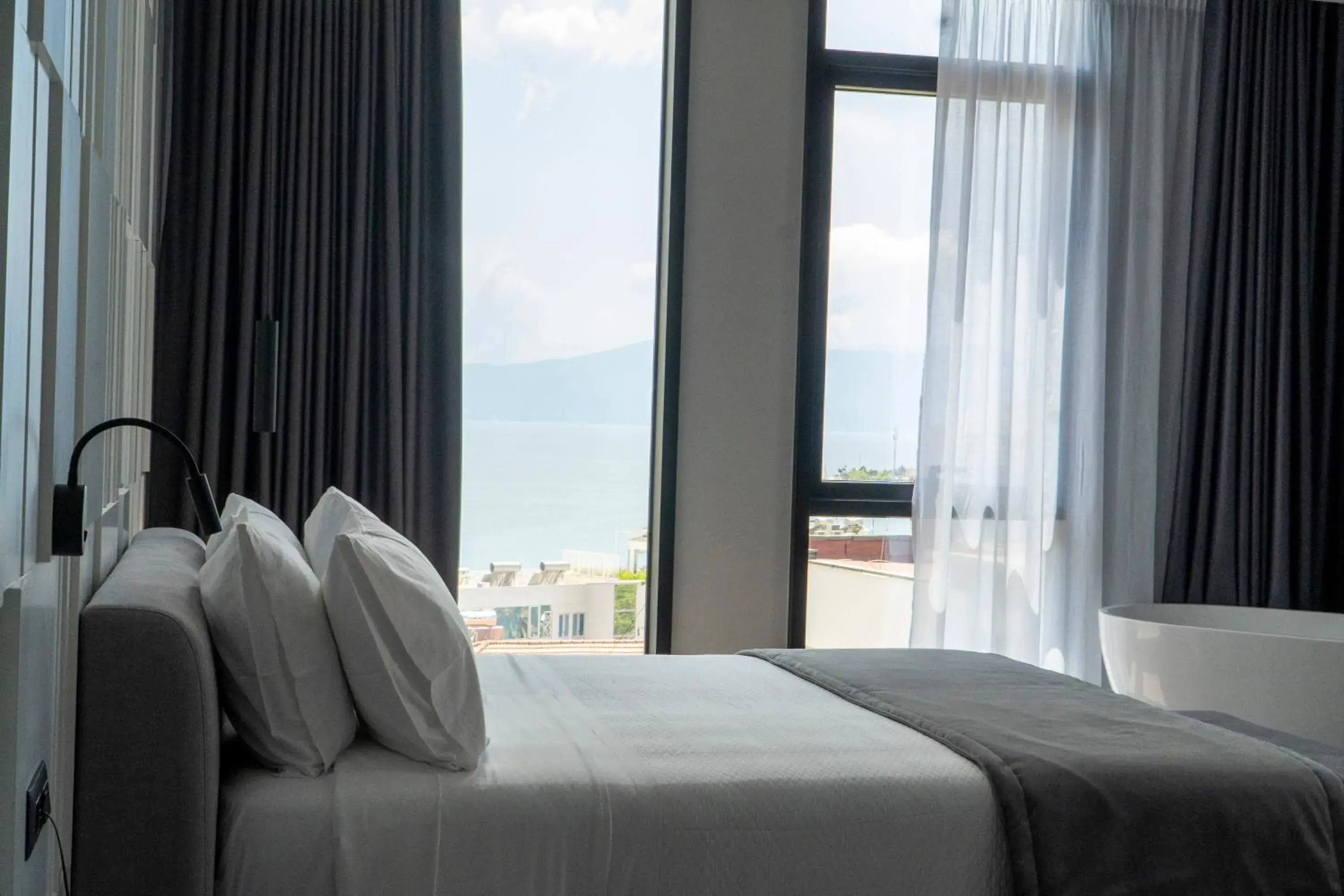 Bed in Center Hotel Bed in Center Hotel