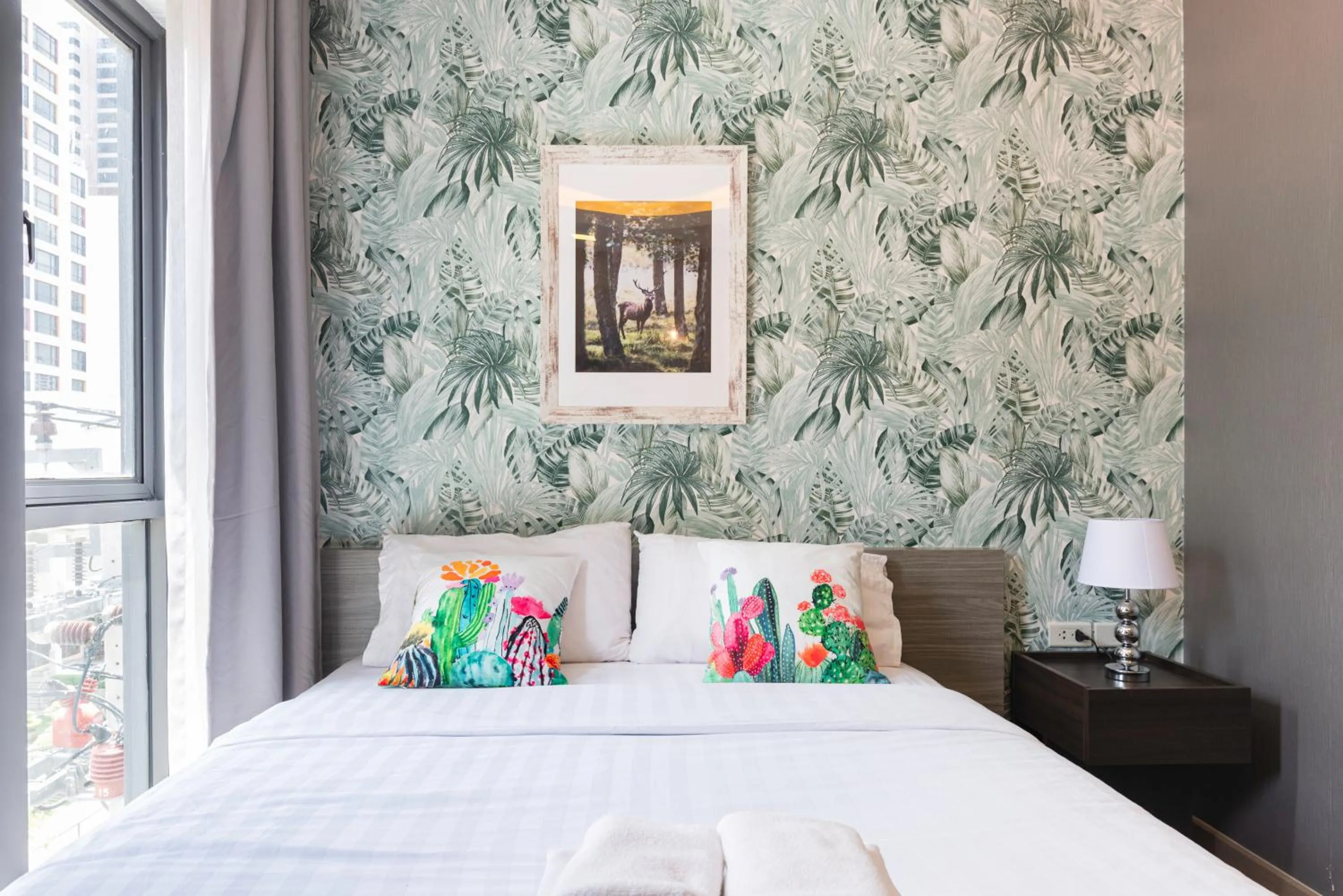 Bed in Dazzle Sukhumvit 7 by LeFoyer