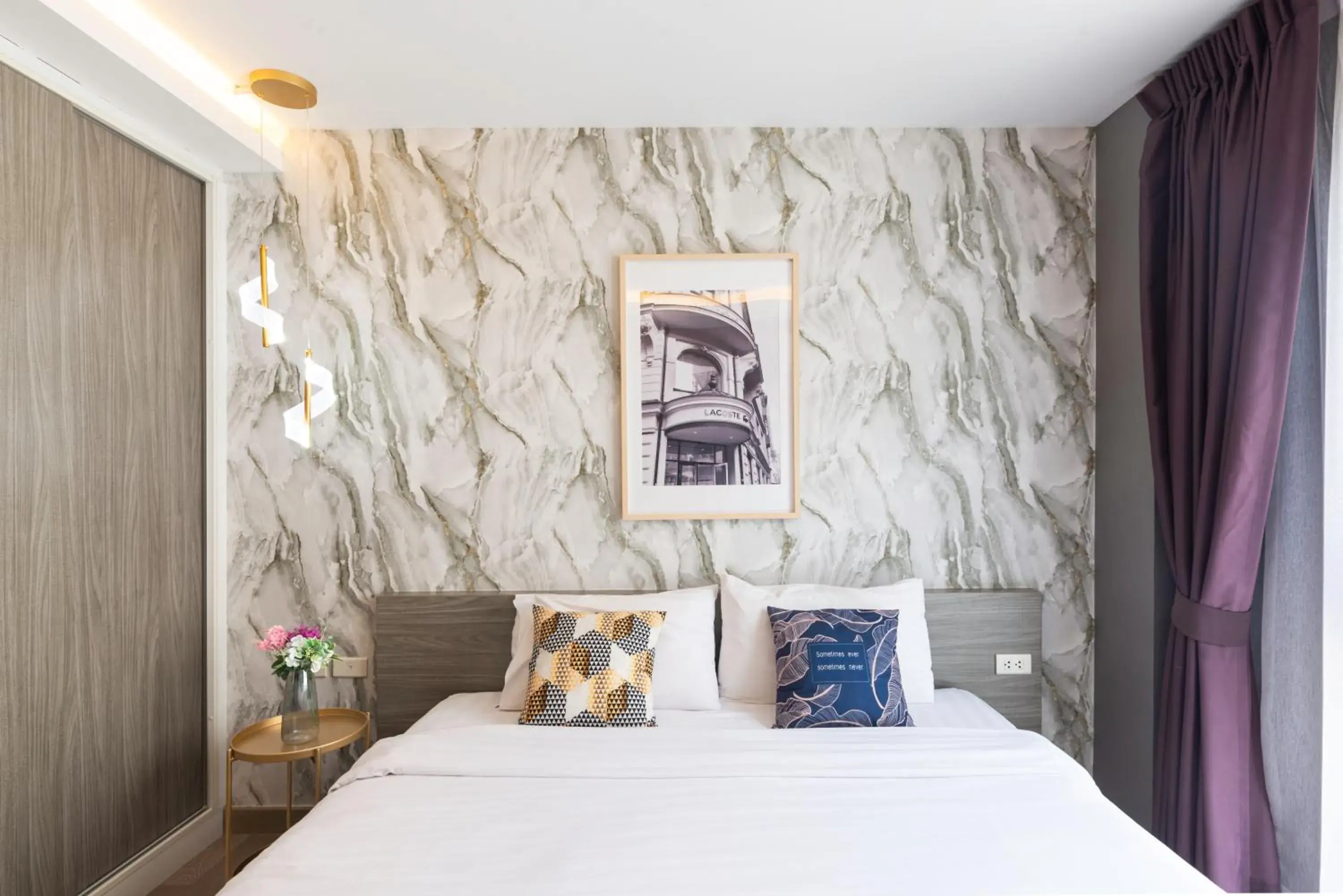 Bed in Dazzle Sukhumvit 7 by LeFoyer Bed in Dazzle Sukhumvit 7 by LeFoyer