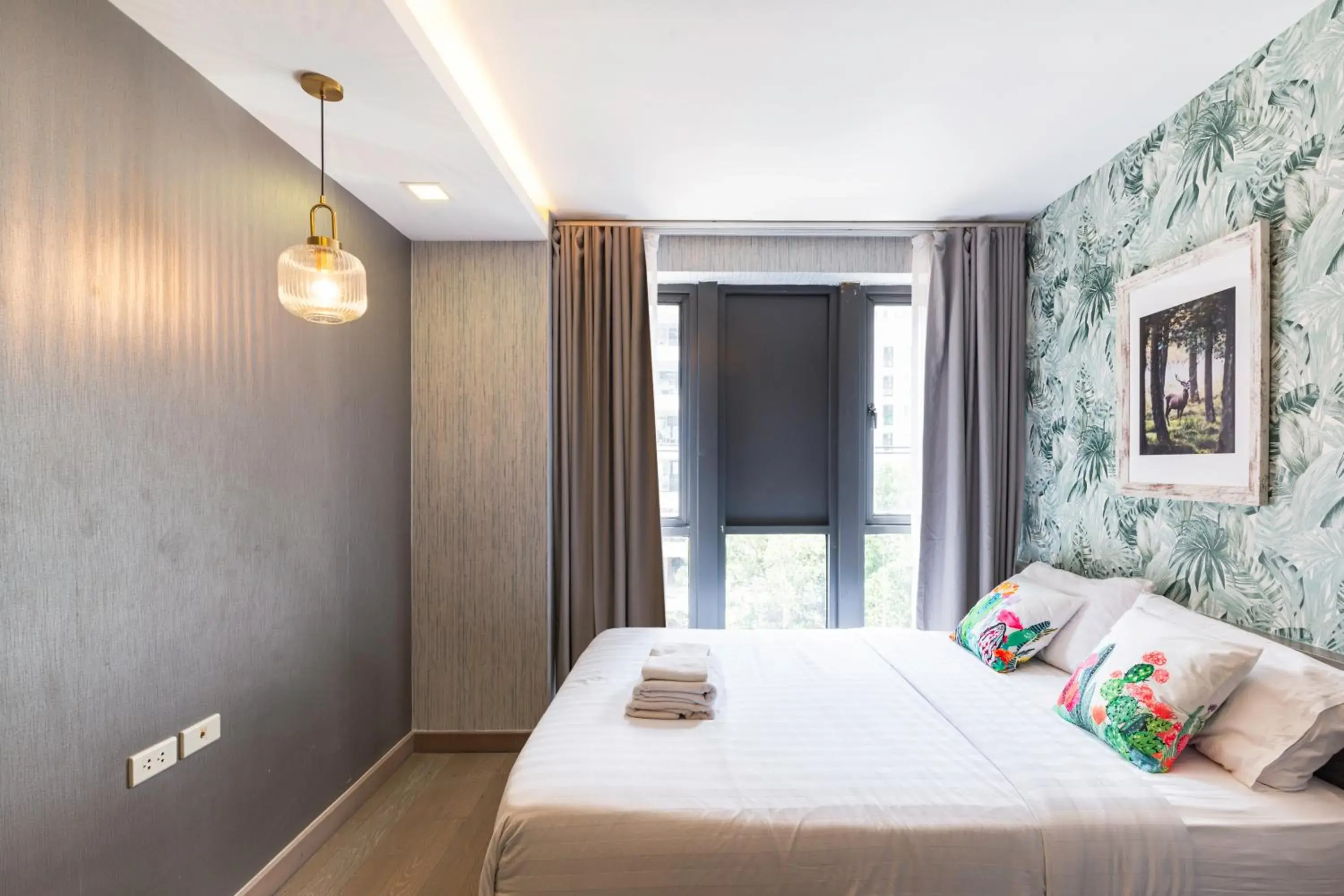 Bed in Dazzle Sukhumvit 7 by LeFoyer Bed in Dazzle Sukhumvit 7 by LeFoyer