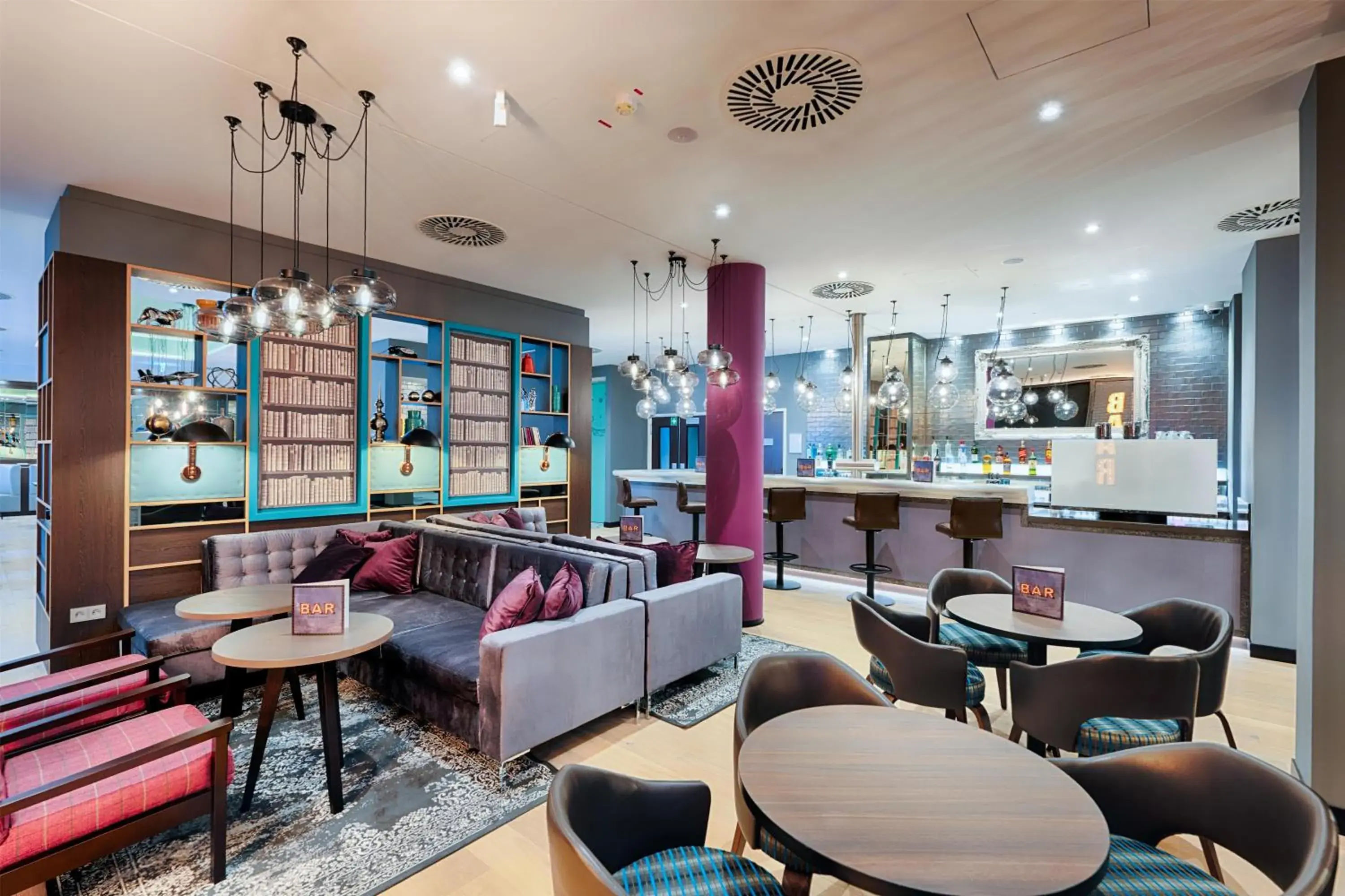 Lounge or bar in Premier Inn Düsseldorf City Friedrichstadt Lounge or bar in Premier Inn Düsseldorf City Friedrichstadt