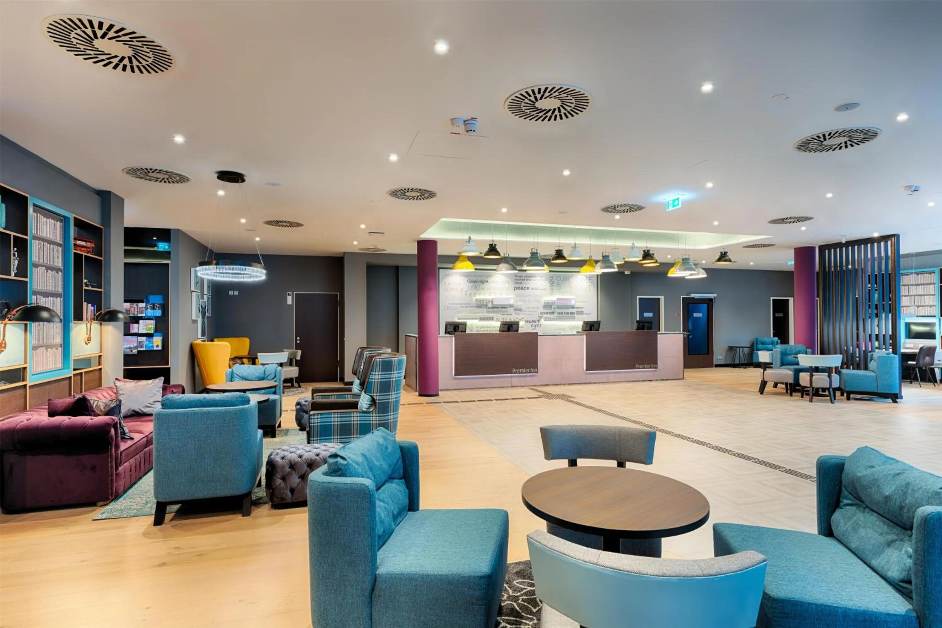 Lobby or reception in Premier Inn Düsseldorf City Friedrichstadt