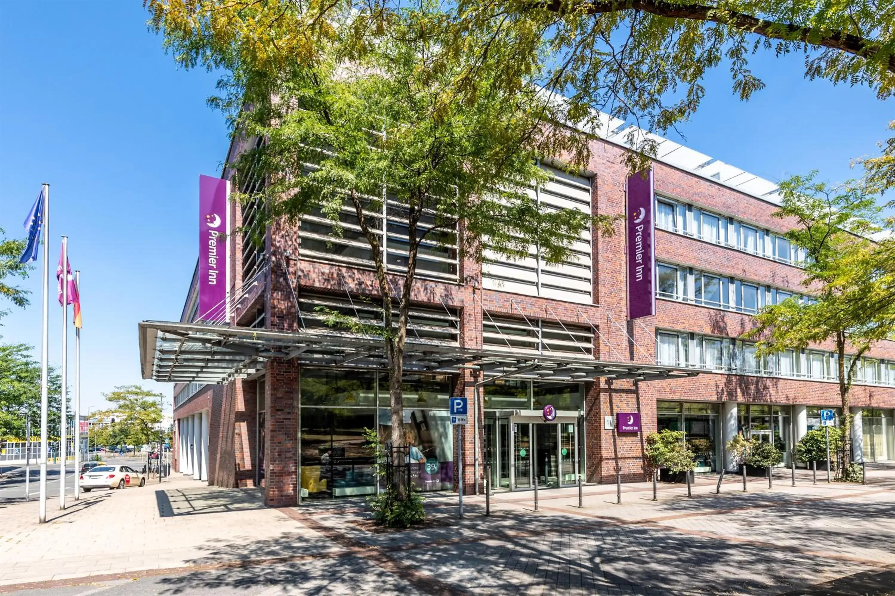 Property building in Premier Inn Essen City Limbecker Platz Property building in Premier Inn Essen City Limbecker Platz