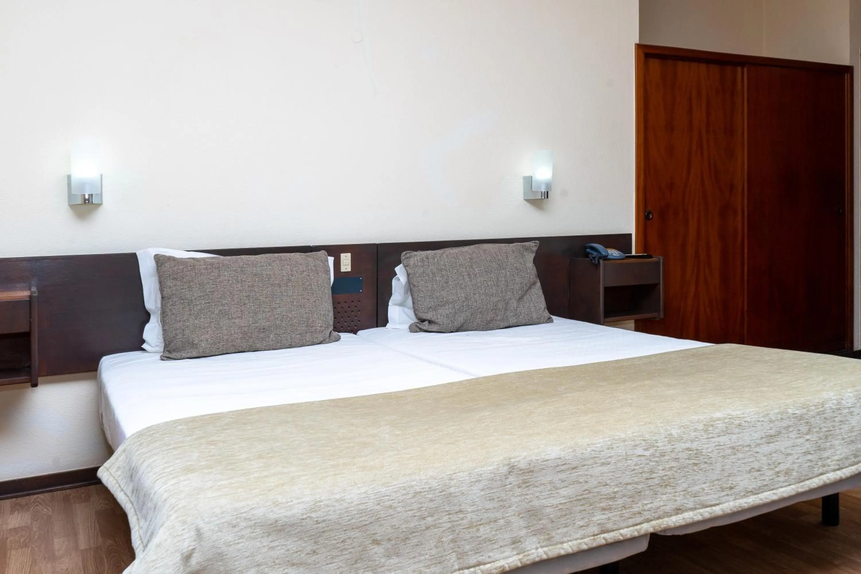 Bedroom, Bed in Flag Hotel Madeira - Ribeira Brava