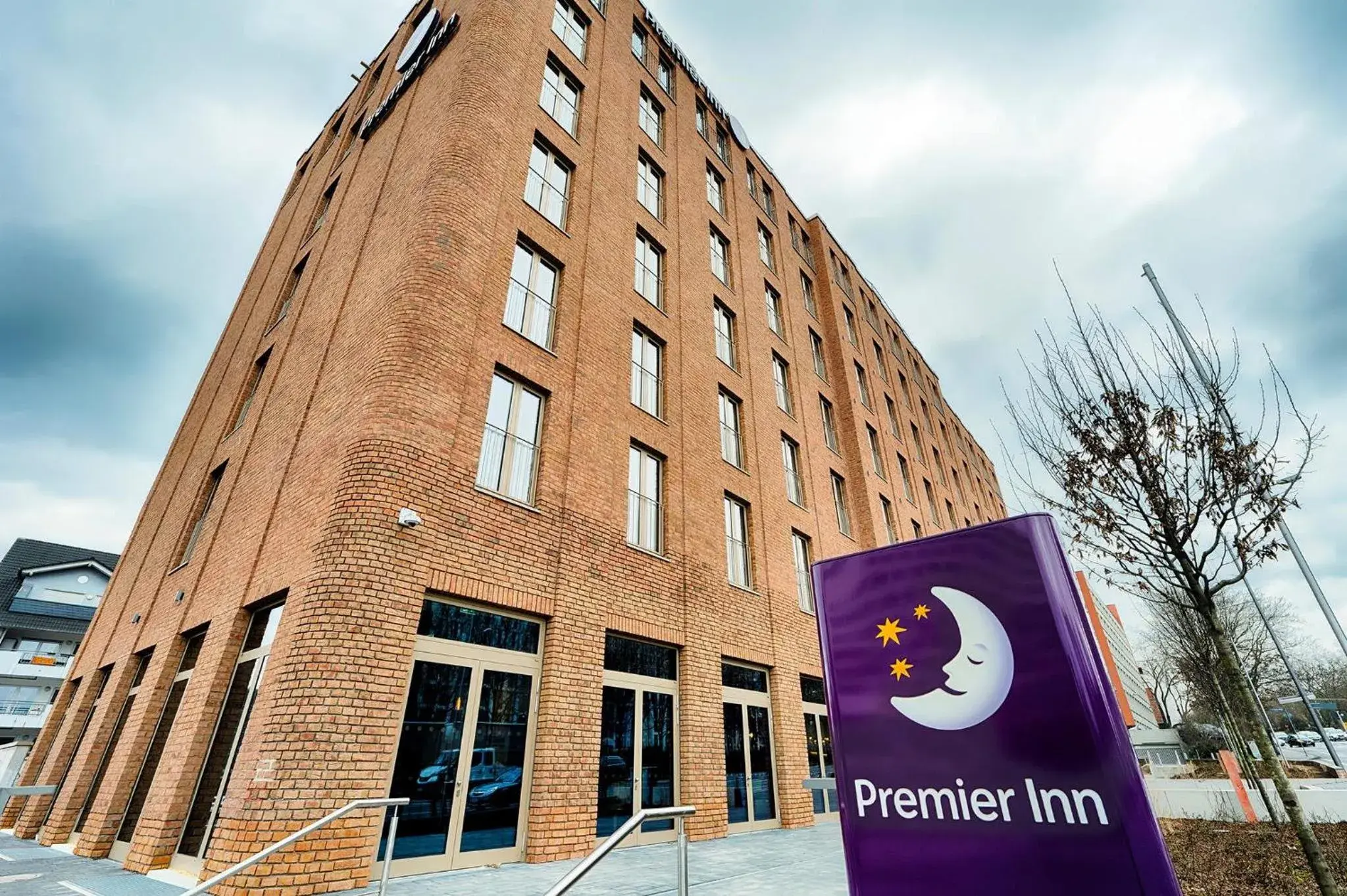 Property building in Premier Inn Wiesbaden City Centre Property building in Premier Inn Wiesbaden City Centre