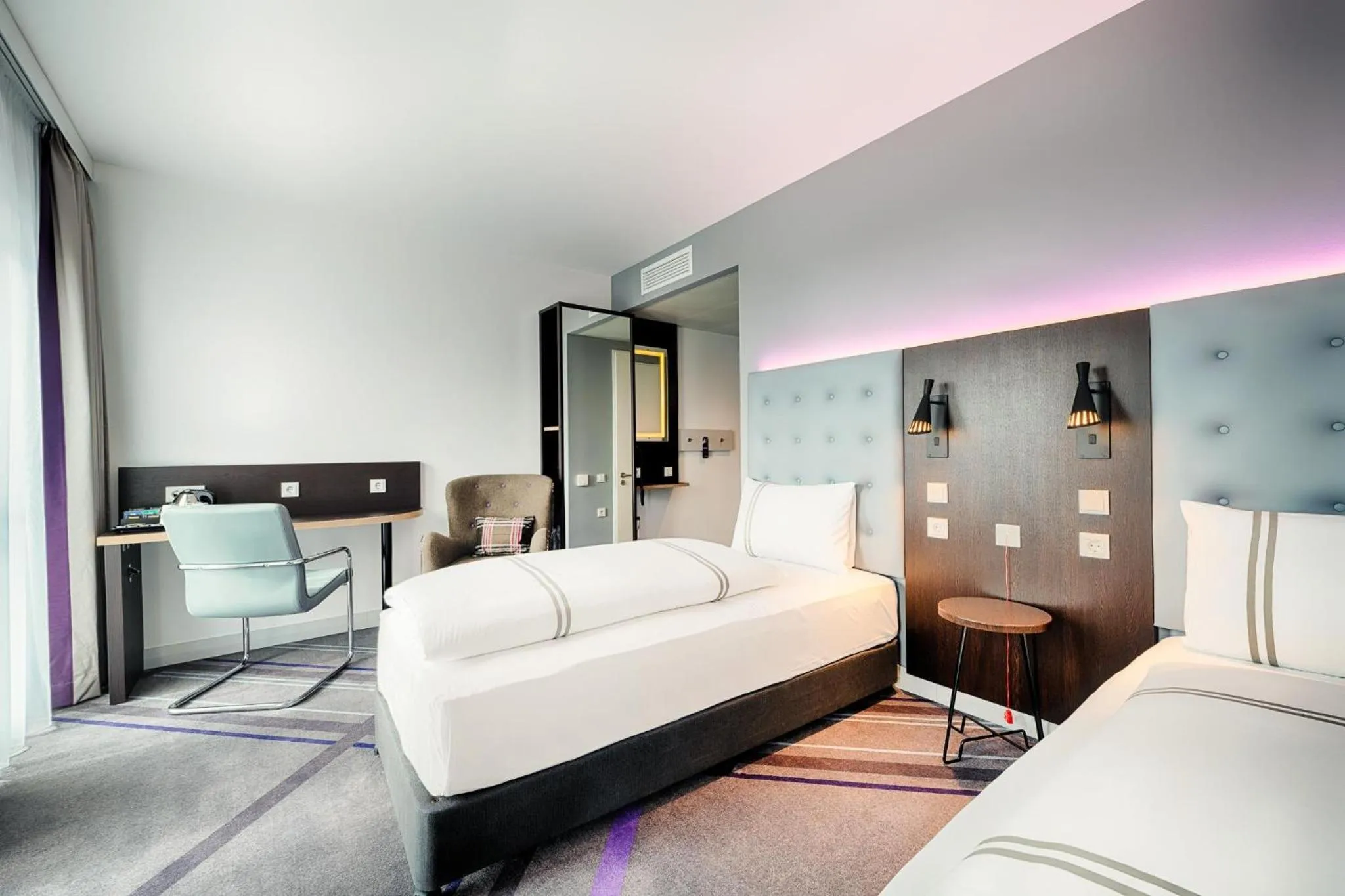 Bedroom, Bed in Premier Inn Wiesbaden City Centre