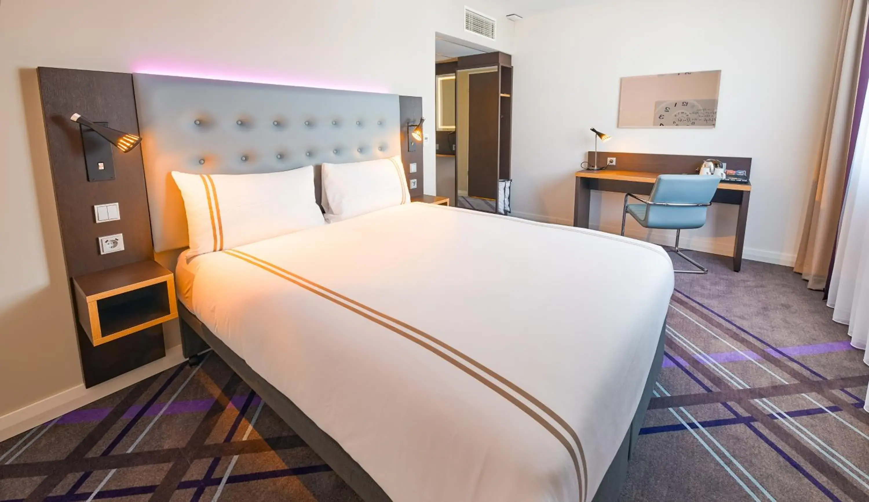 Bed in Premier Inn Saarbrücken City Congresshalle Bed in Premier Inn Saarbrücken City Congresshalle