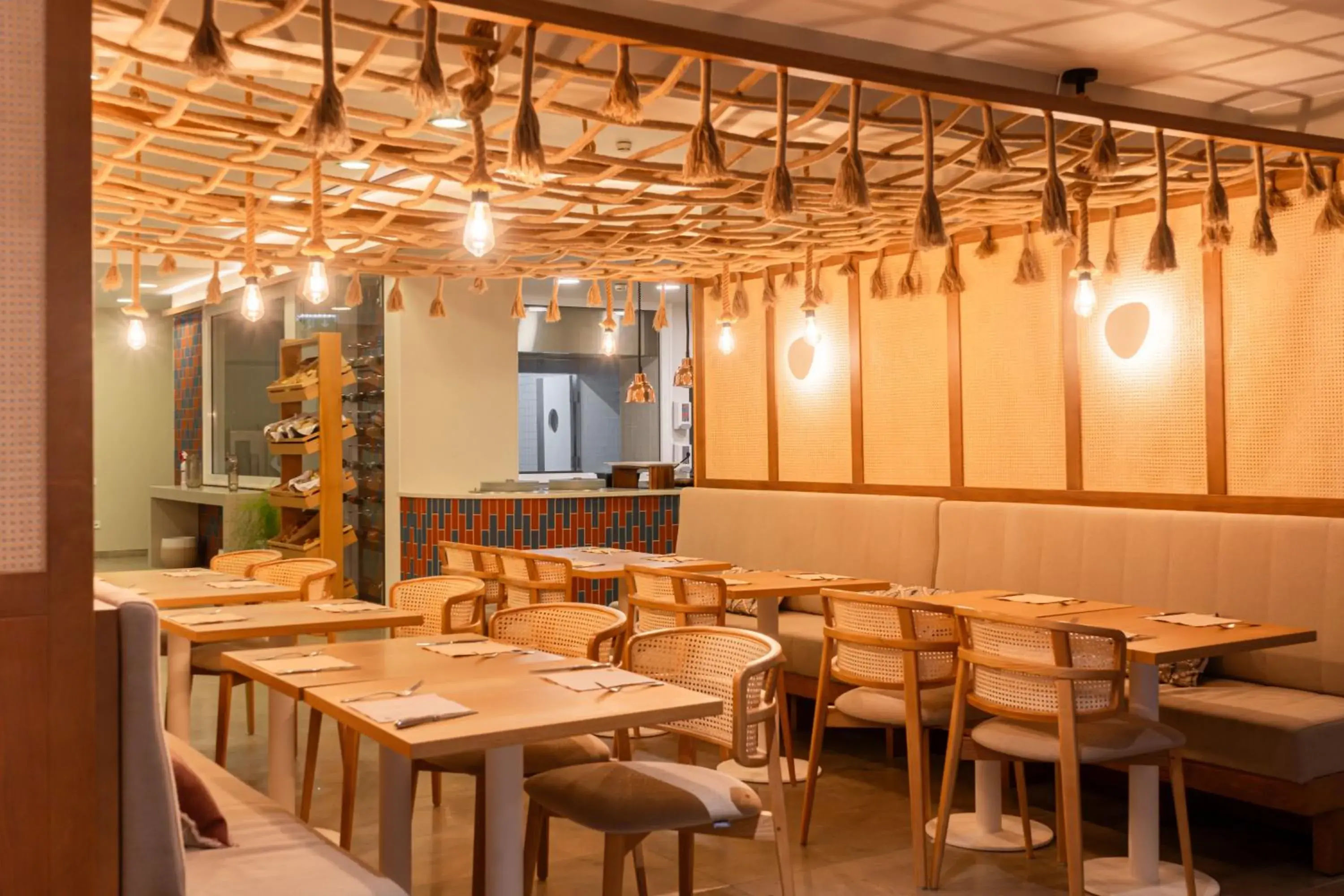 Restaurant/places to eat in Aqualuz Troia Mar by The Editory Restaurant/places to eat in Aqualuz Troia Mar by The Editory