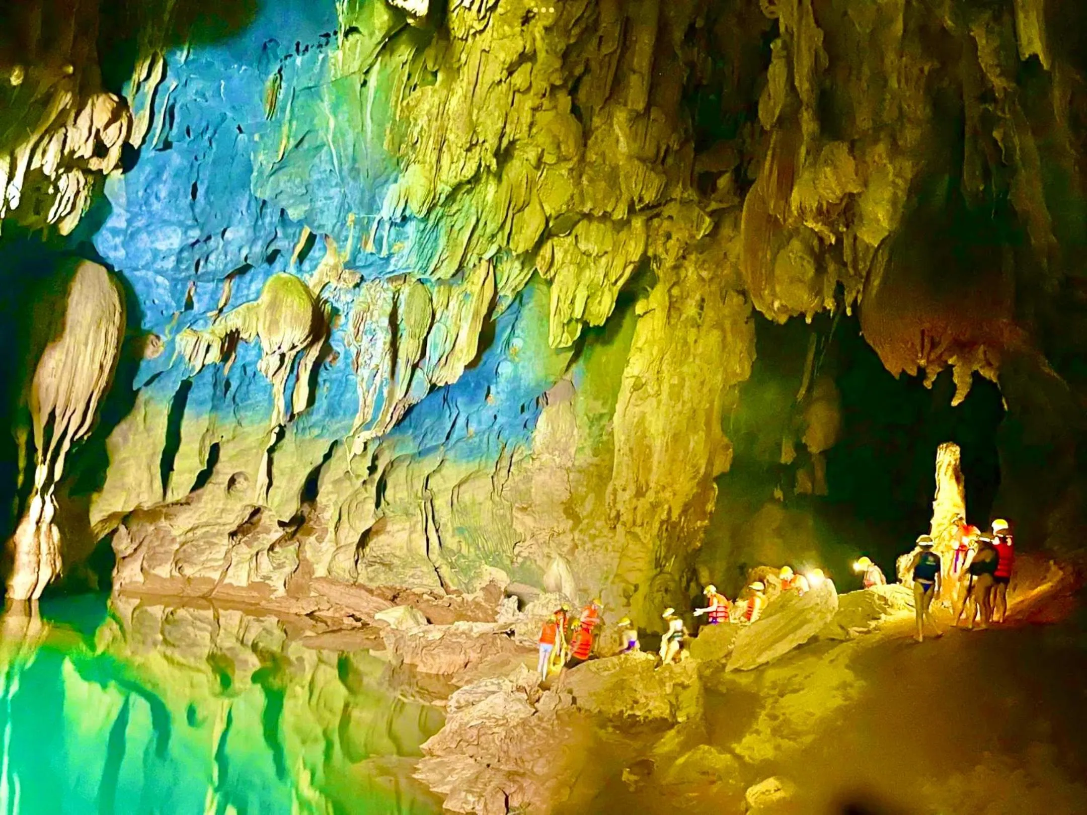 YoLo Pool Bar Villas & Garden Restaurant