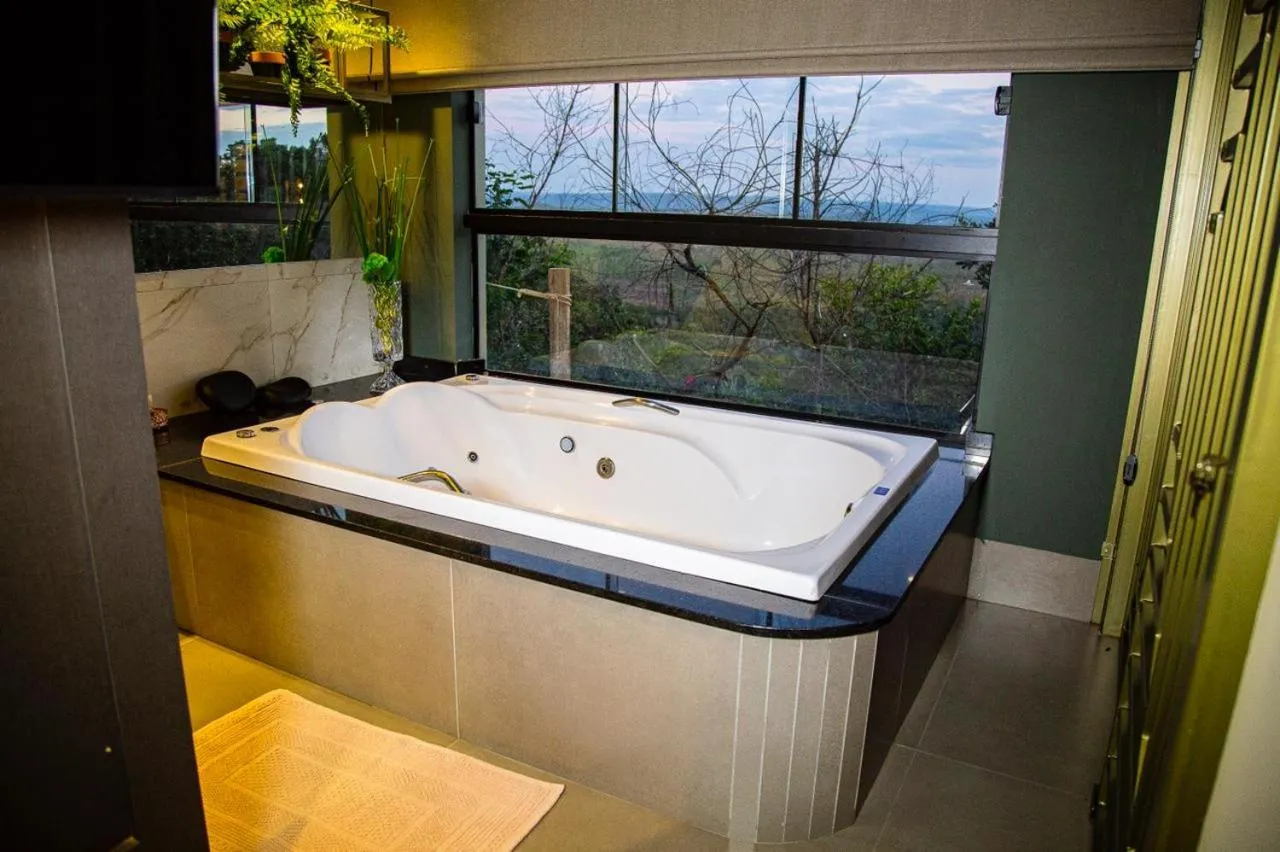 Hot Tub in Mirante Pousada Boutique