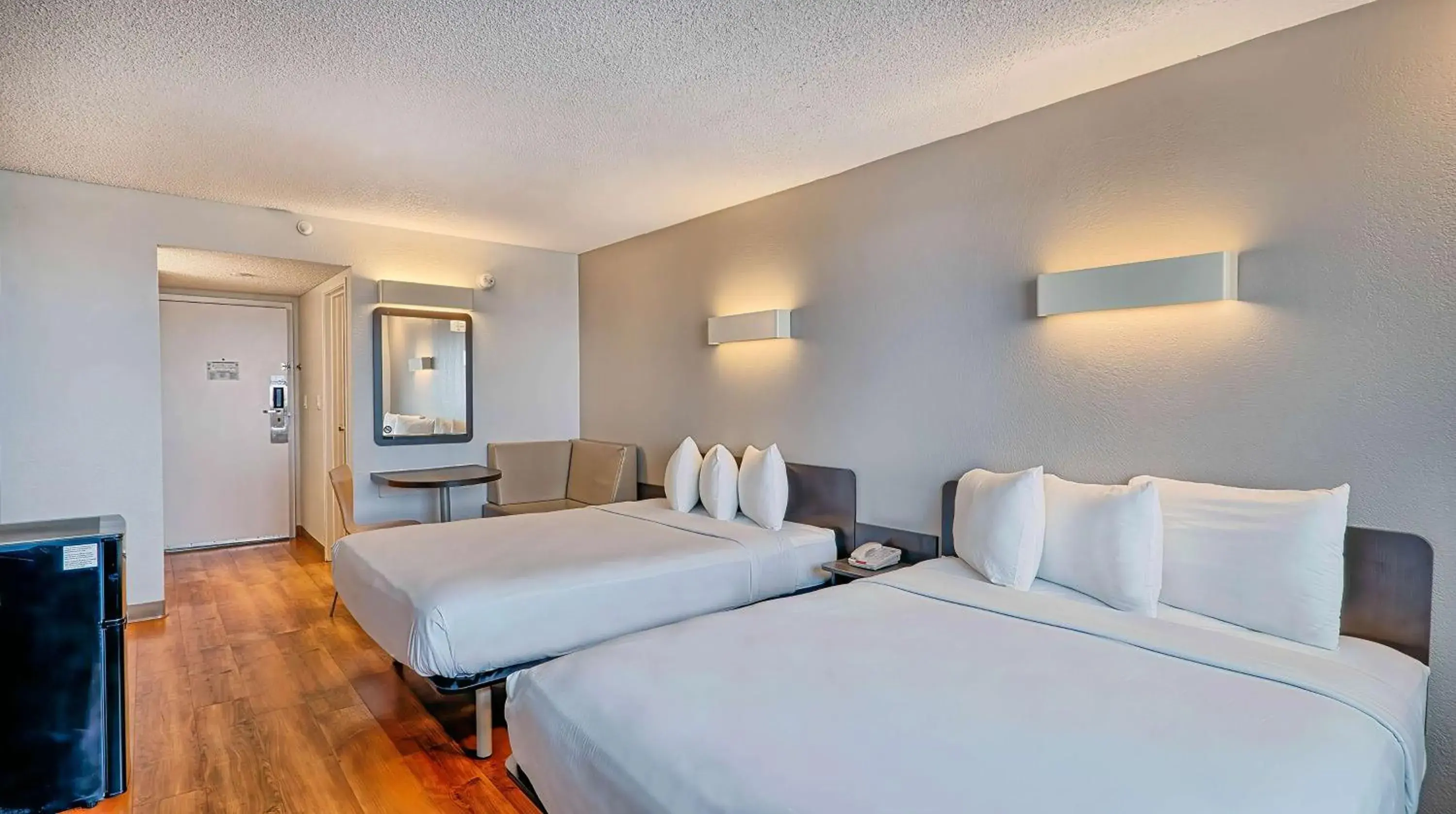 Bedroom, Bed in Suites Los Angeles CA Los Angeles LAX Bedroom, Bed in Suites Los Angeles CA Los Angeles LAX