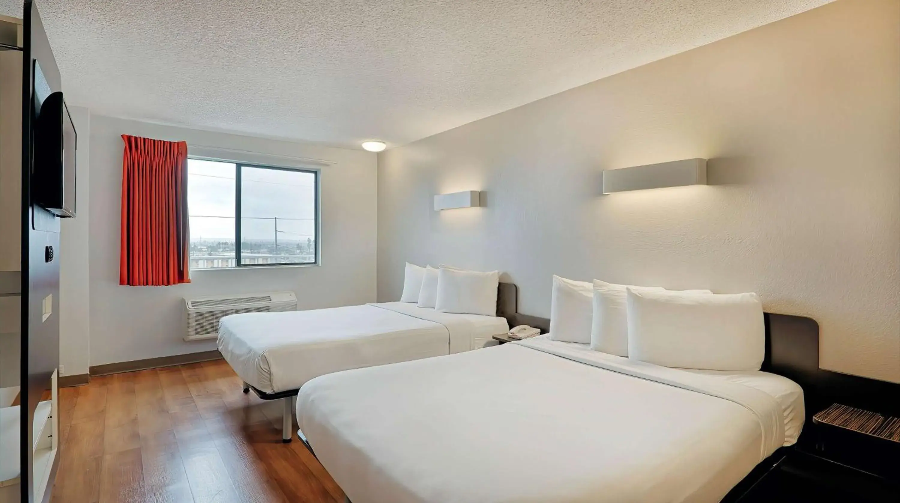 Bedroom, Bed in Suites Los Angeles CA Los Angeles LAX Bedroom, Bed in Suites Los Angeles CA Los Angeles LAX