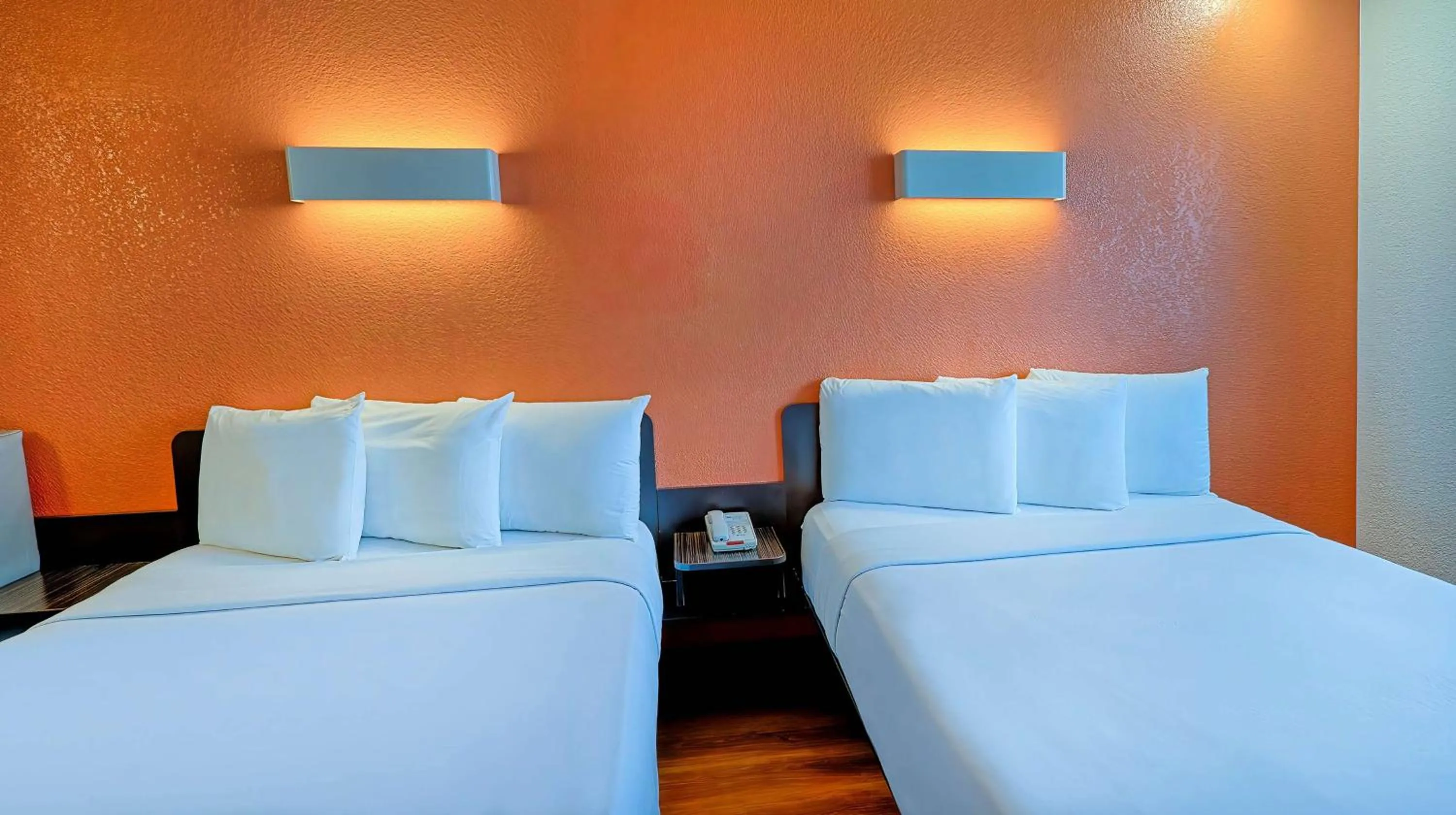 Bedroom, Bed in Suites Los Angeles CA Los Angeles LAX