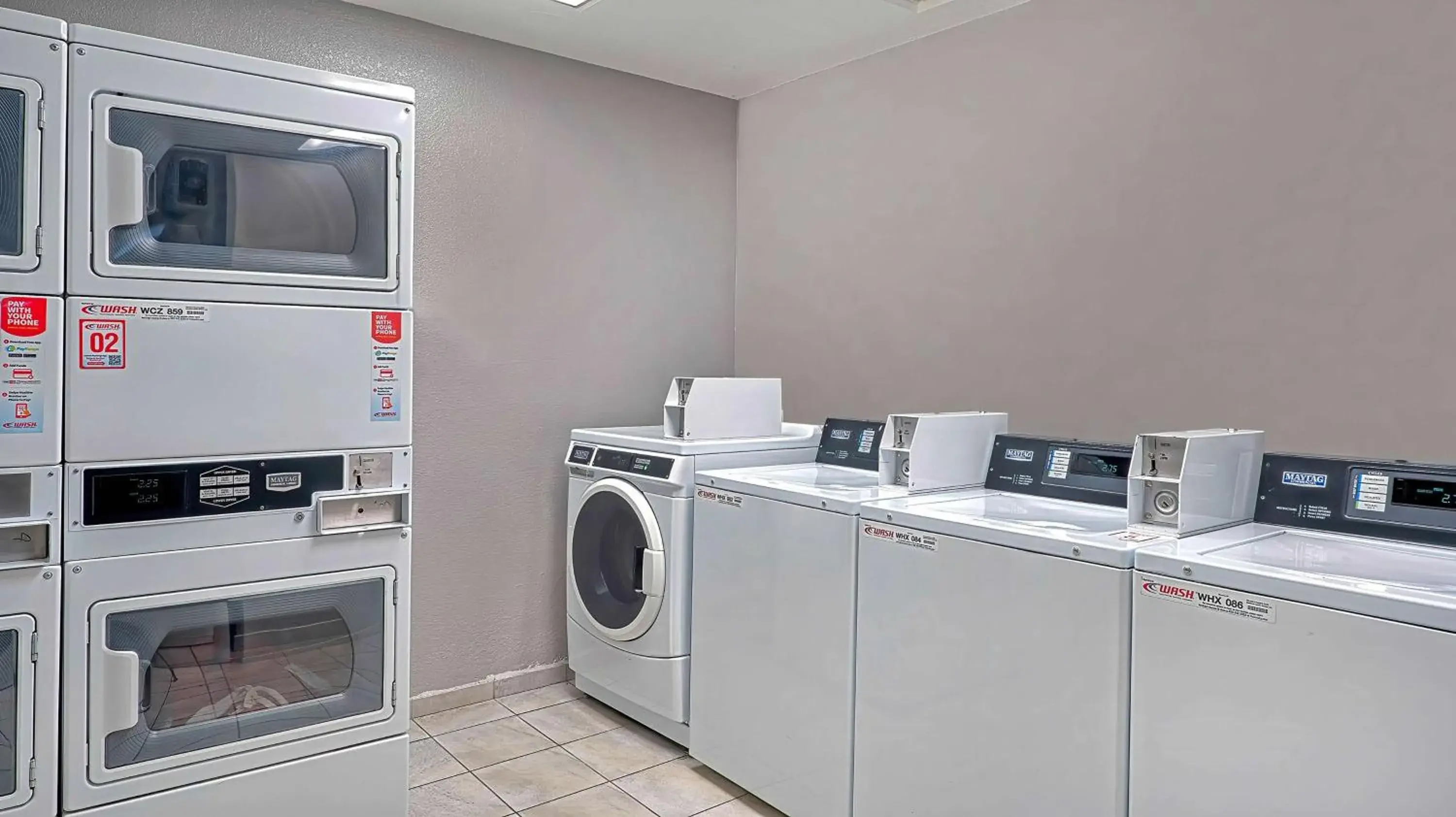 Property building in Suites Los Angeles CA Los Angeles LAX Property building in Suites Los Angeles CA Los Angeles LAX