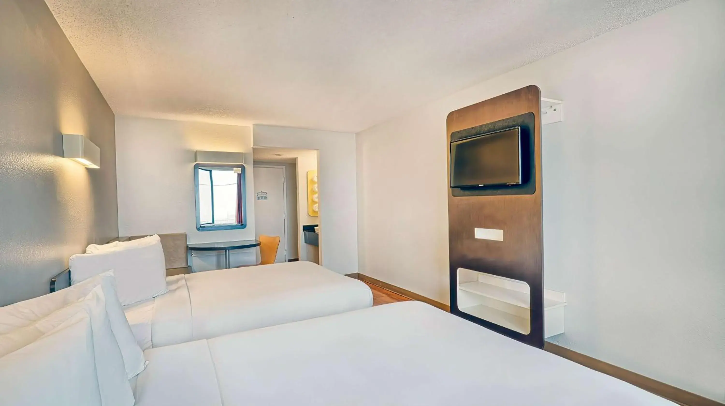 Queen Suite - Non-Smoking in Studio 6 Suites Los Angeles CA Los Angeles LAX Queen Suite - Non-Smoking in Studio 6 Suites Los Angeles CA Los Angeles LAX