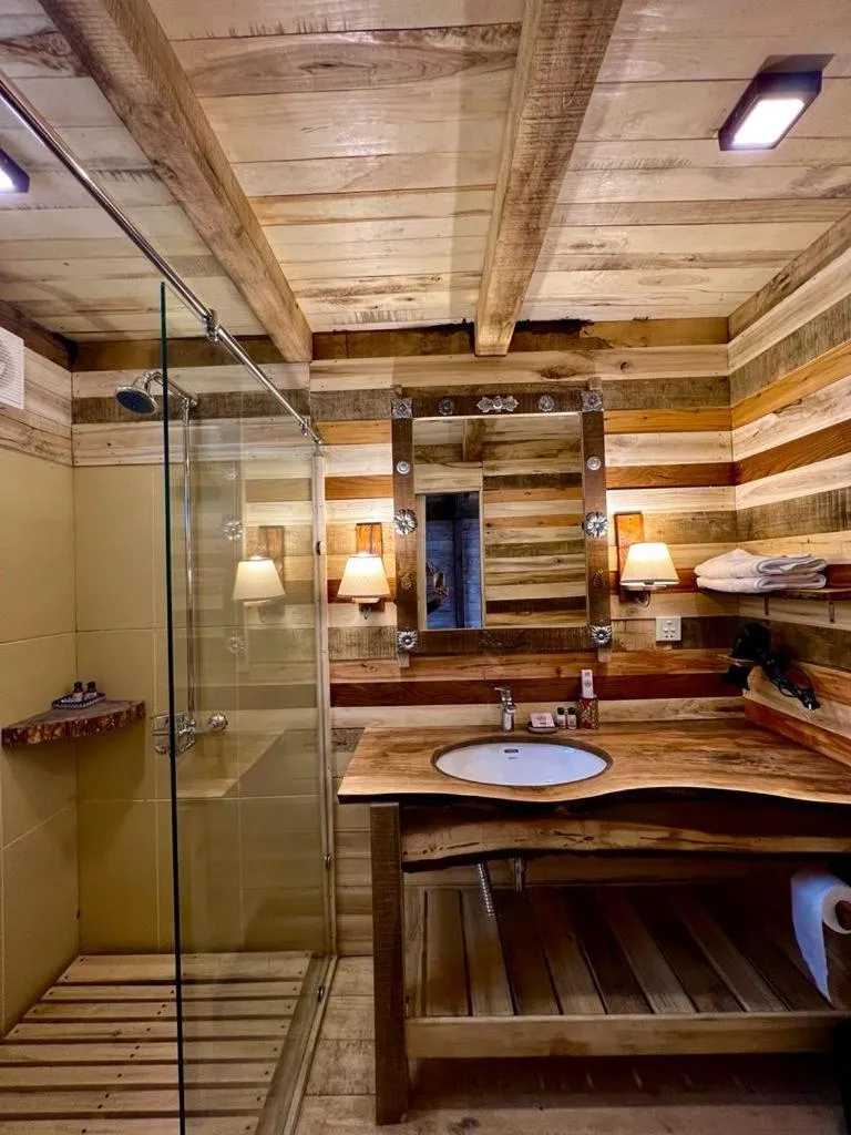 Bathroom in The 2 Magpies, Hunza