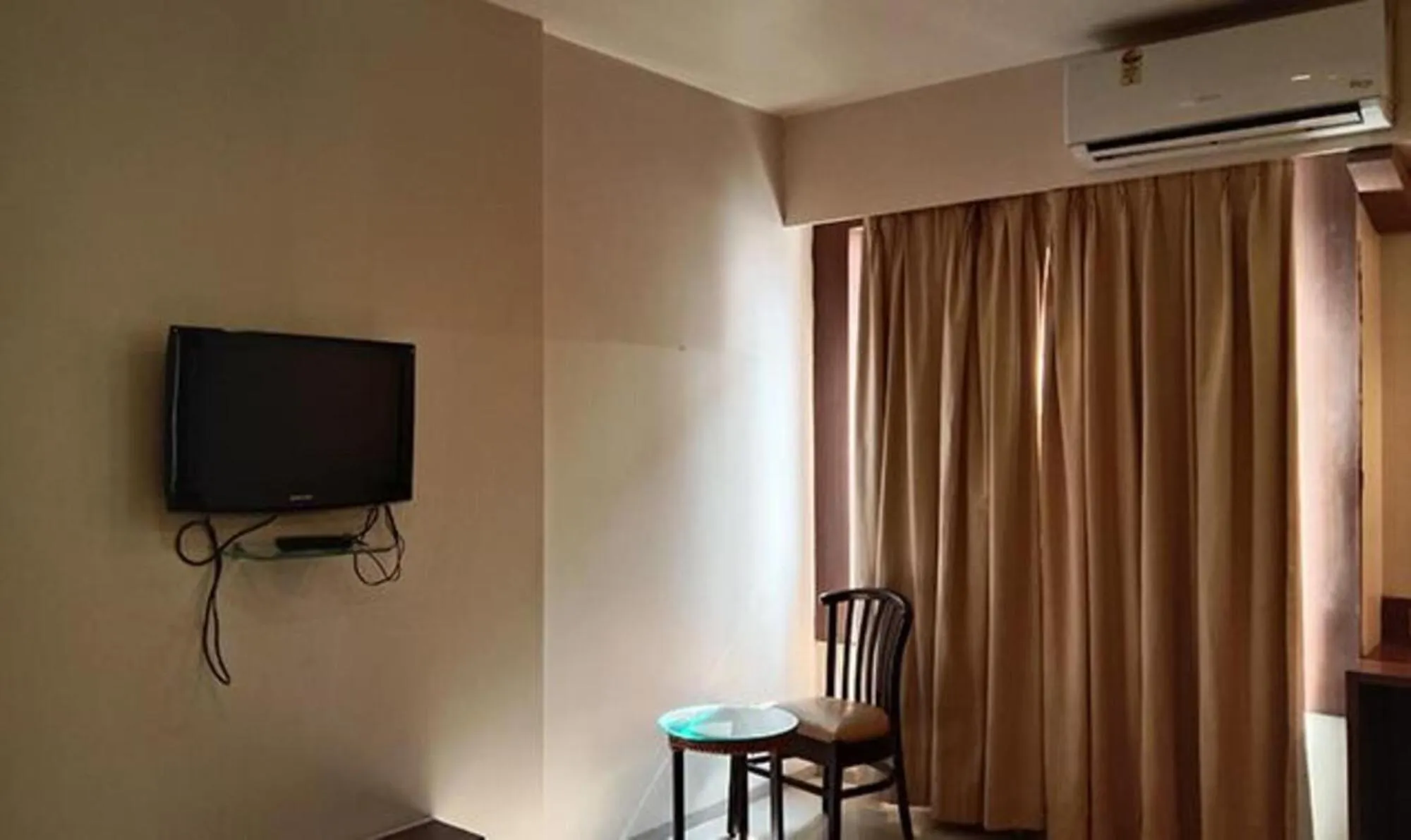 TV and multimedia in Hotel Prime Ivy Studio - Viman nagar