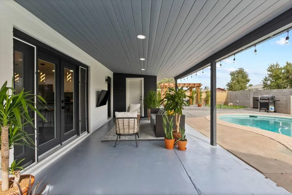 El Descanso in Meyer Park - Heated Pool