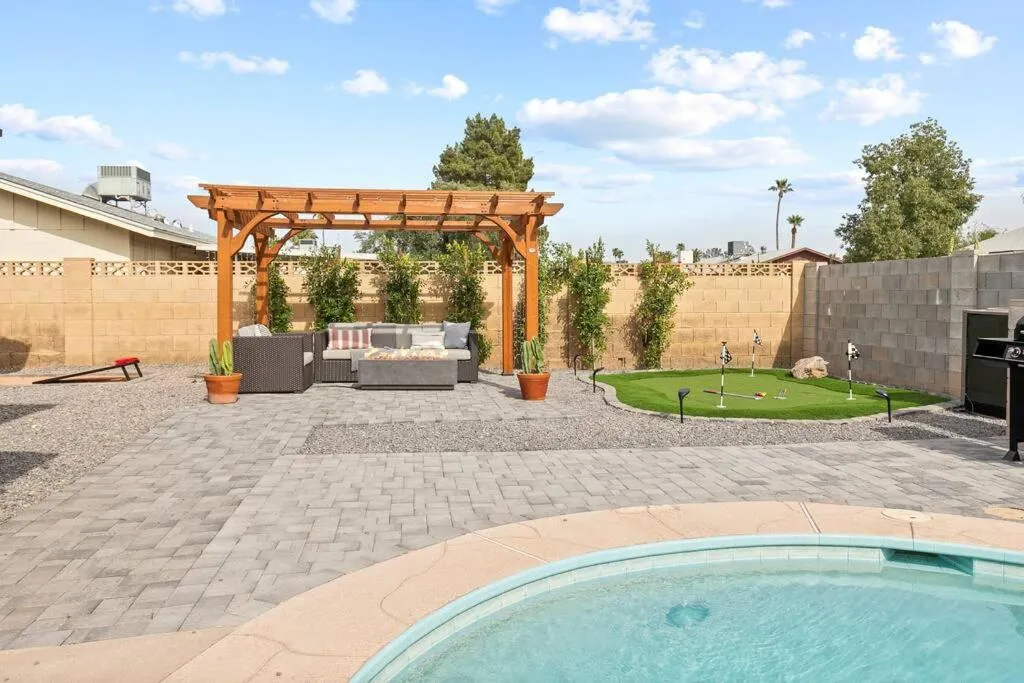 El Descanso in Meyer Park - Heated Pool