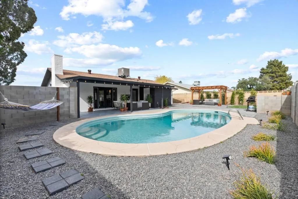 El Descanso in Meyer Park - Heated Pool