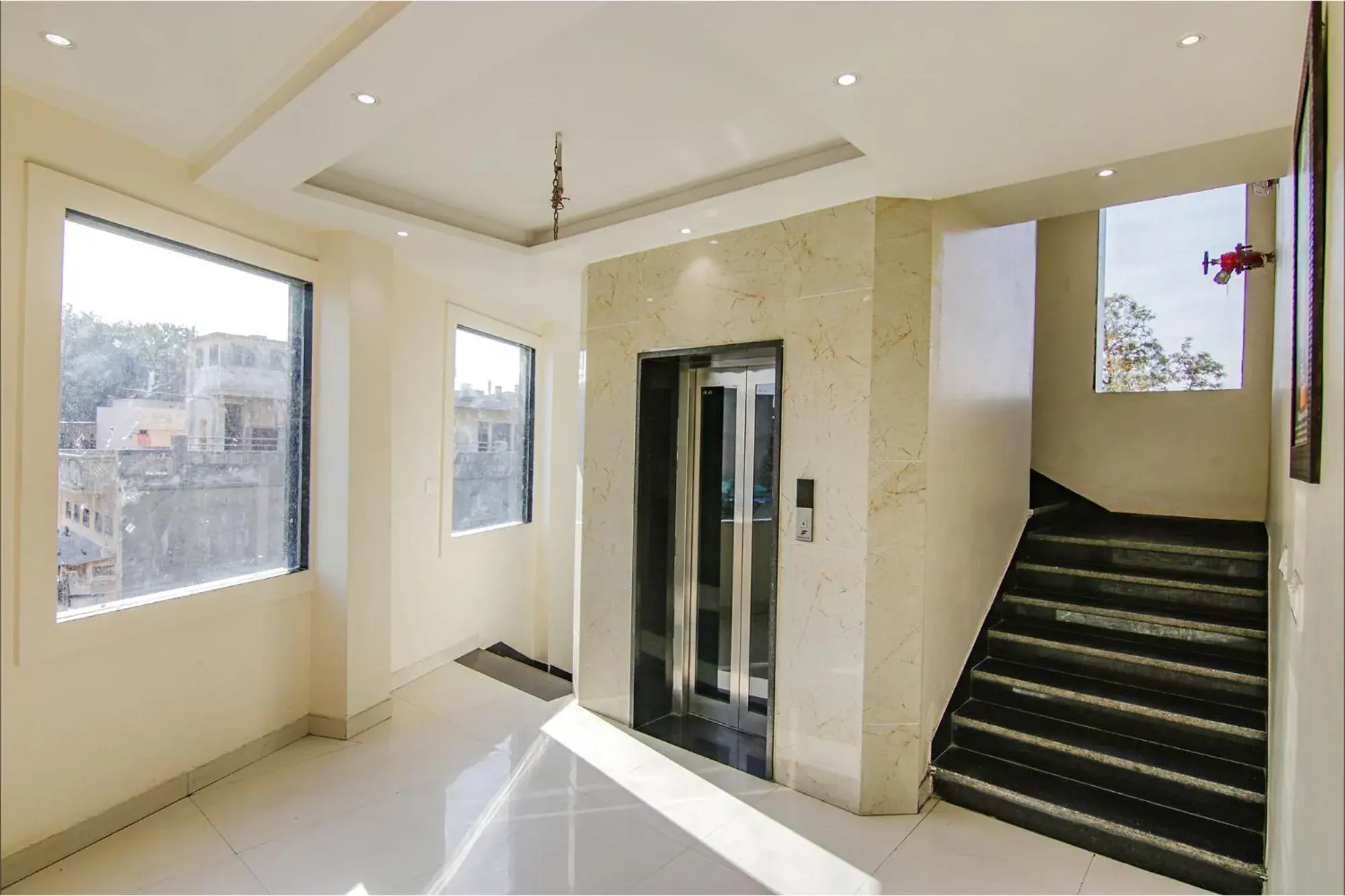 Lobby or reception in FabHotel Punjab Pride - Near Golden temple Lobby or reception in FabHotel Punjab Pride - Near Golden temple