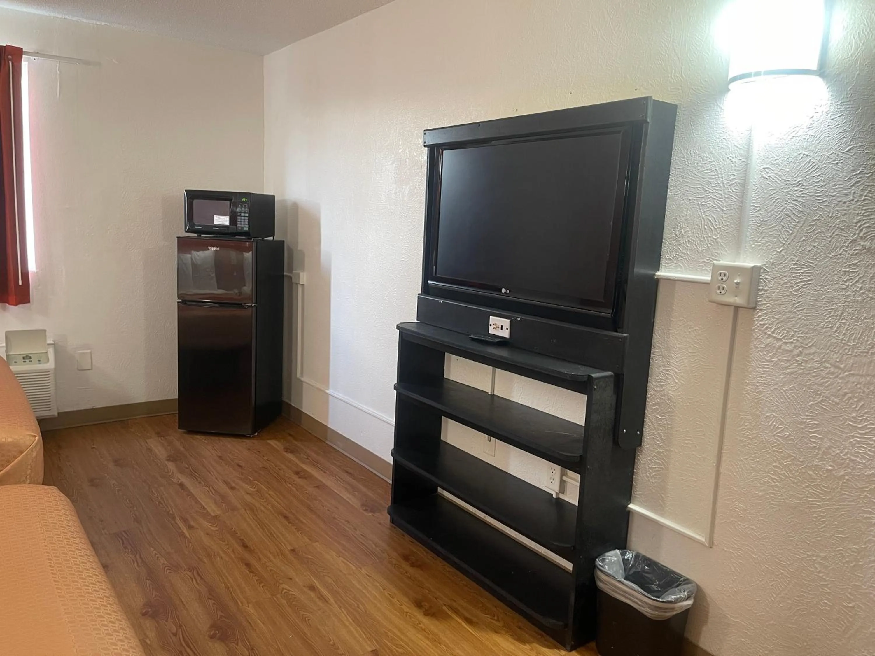 minibar in Regal 8 Inn & Suites