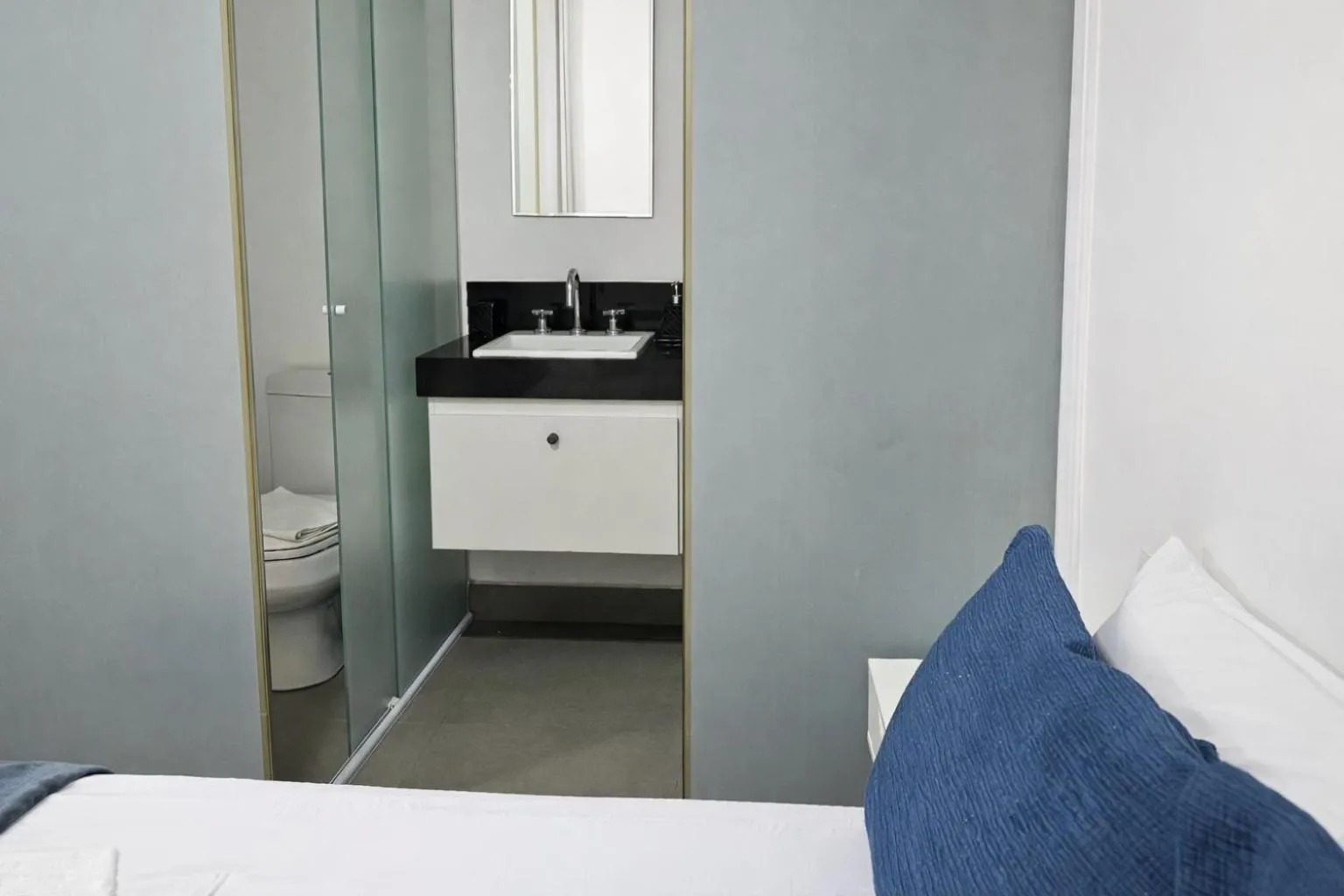 Toilet, Bed in Loft Completo com Cozinha - Quatá - Vila Olímpia