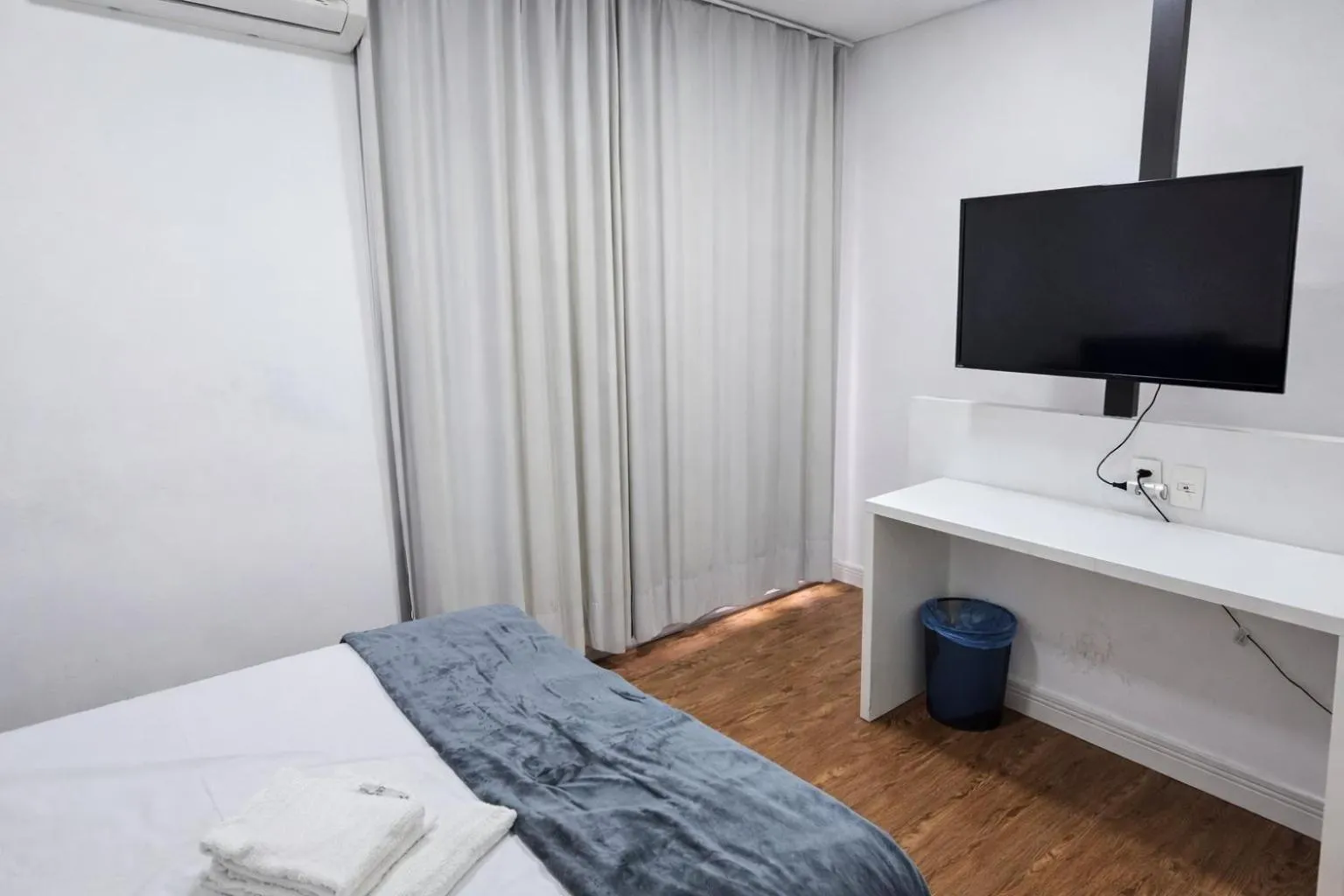 Photo of the whole room, Bed in Loft Completo com Cozinha - Quatá - Vila Olímpia