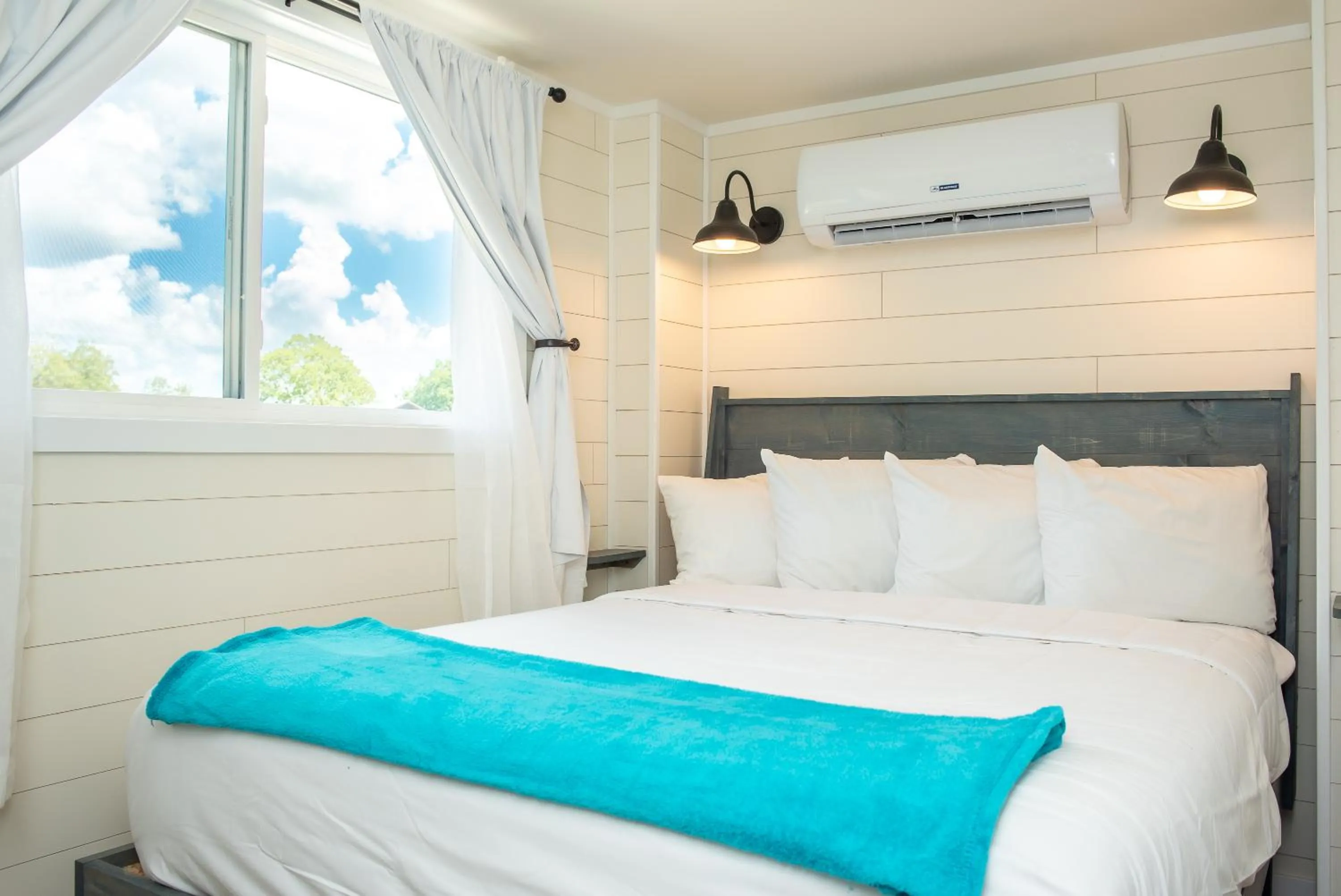 Bedroom, Bed in Camp Fimfo Waco