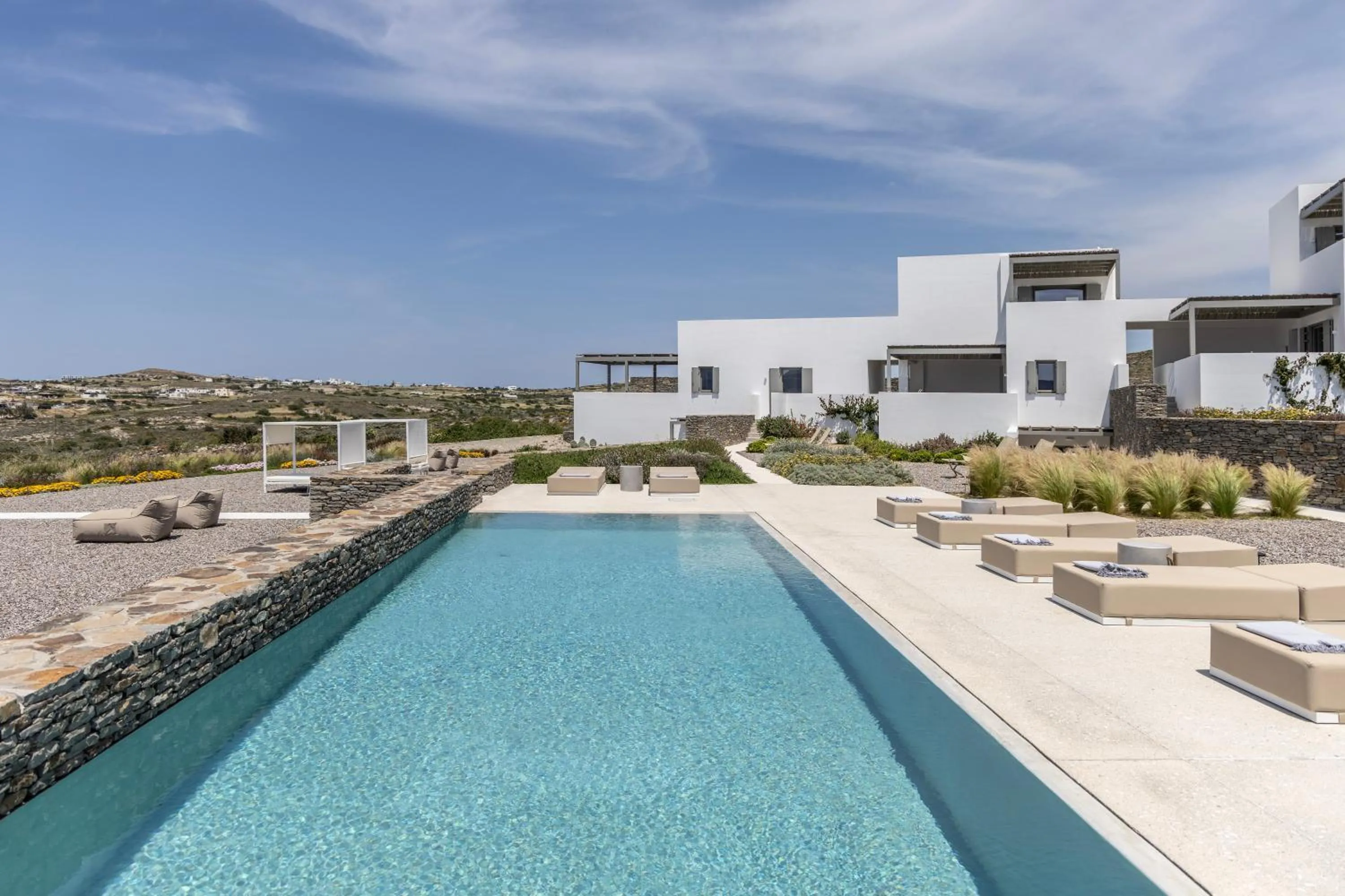 Property building in Korfi de Milo