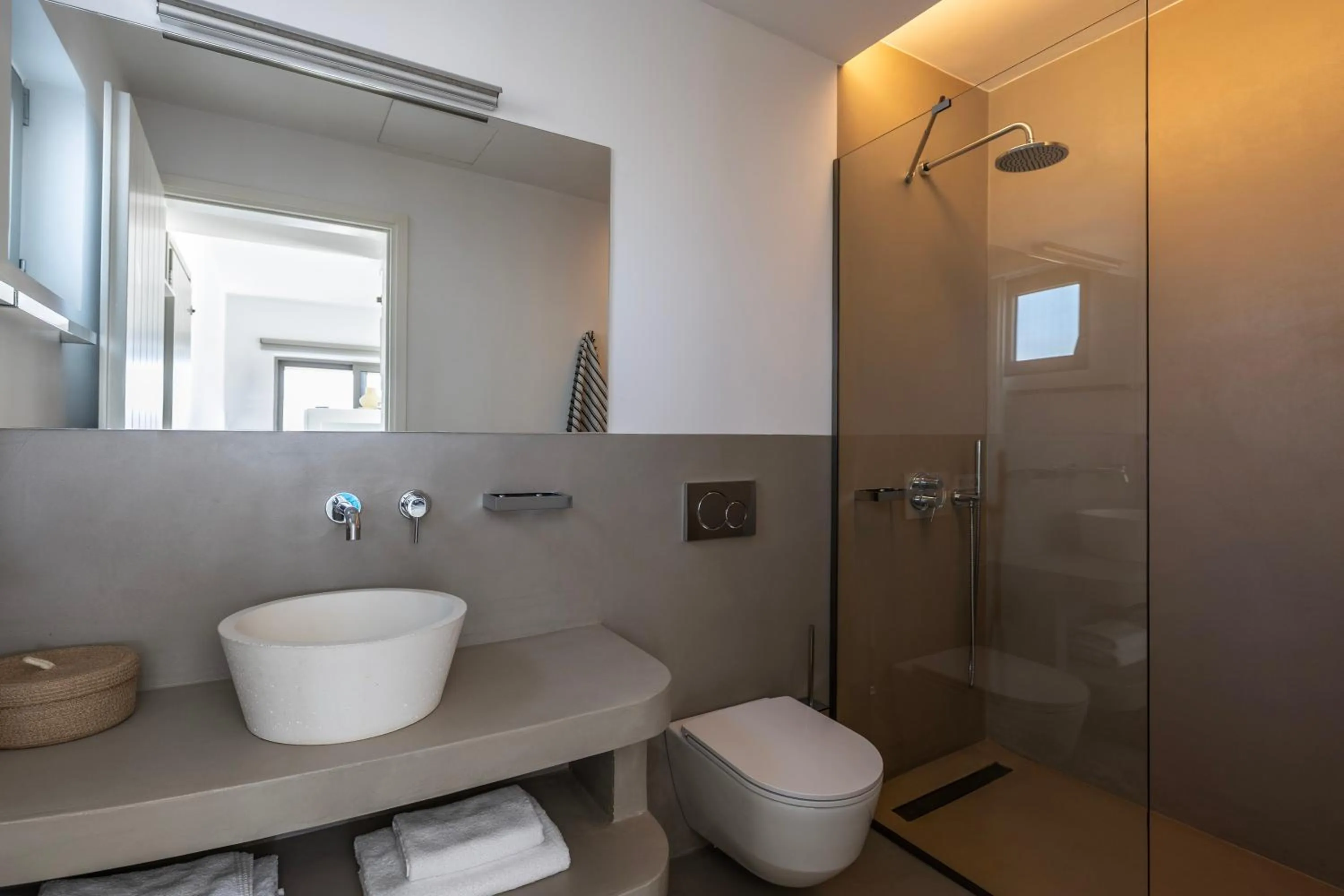 Shower in Korfi de Milo