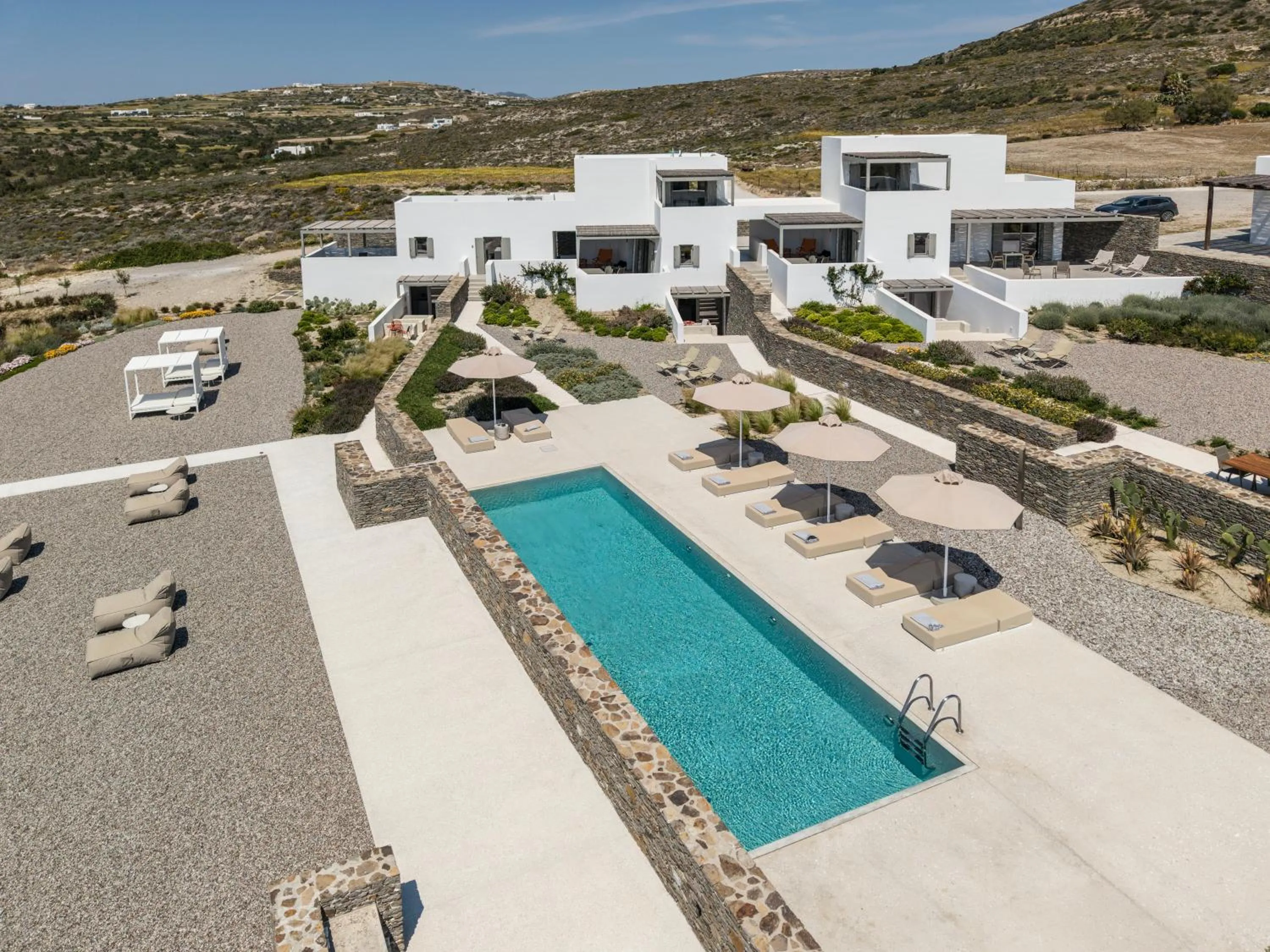 Property building in Korfi de Milo