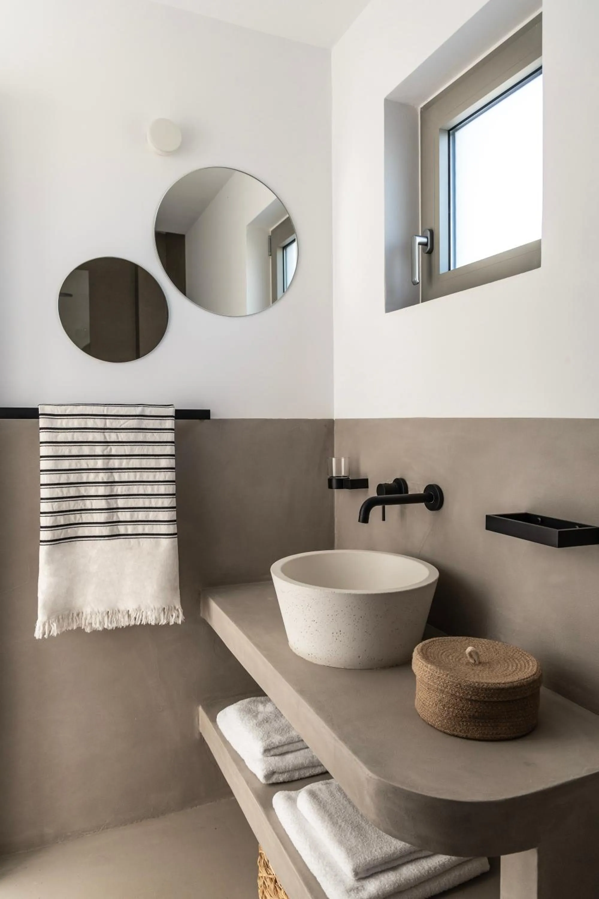 Bathroom in Korfi de Milo