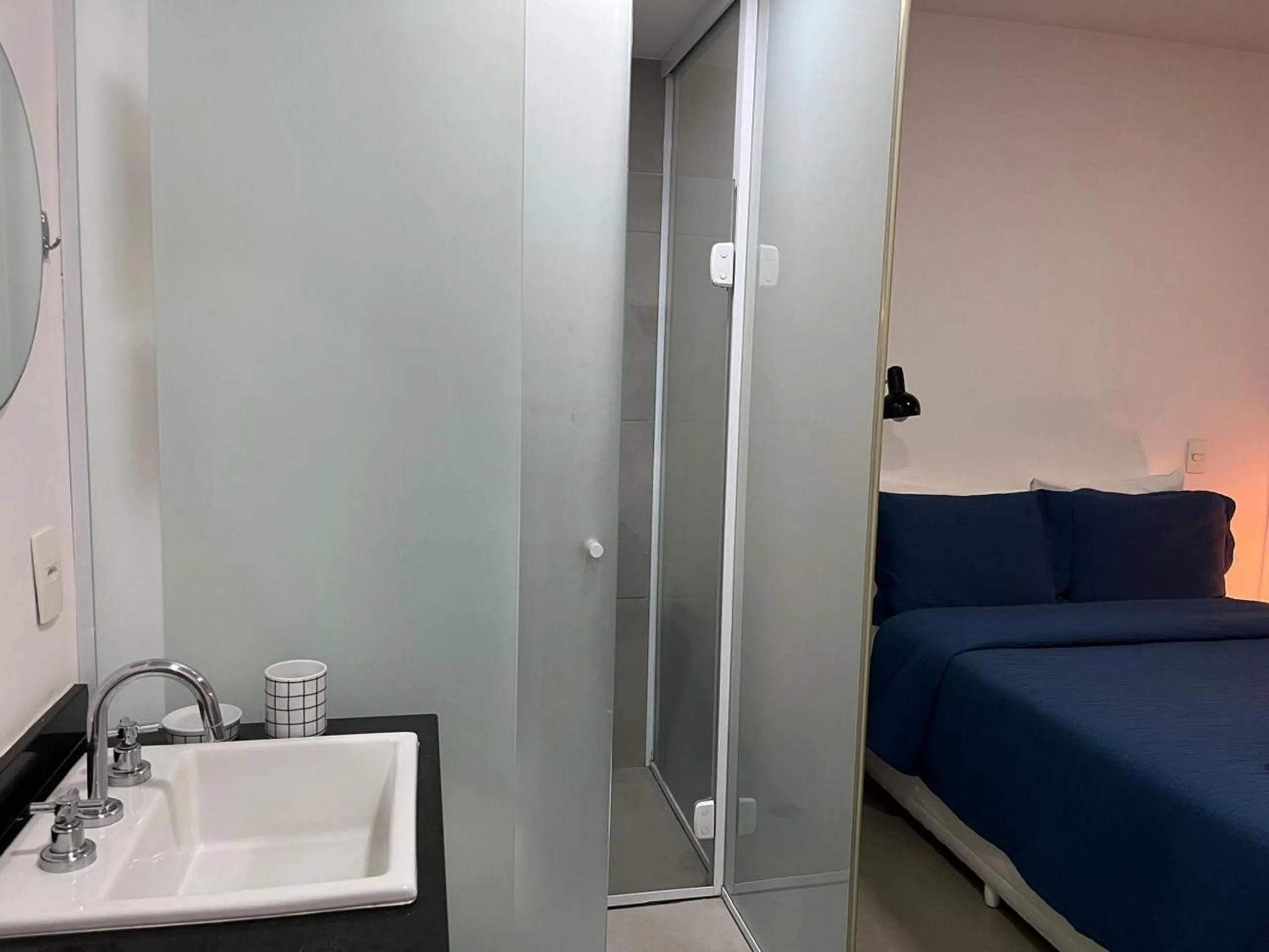 Toilet, Bed in Elegance Suítes Carvalho