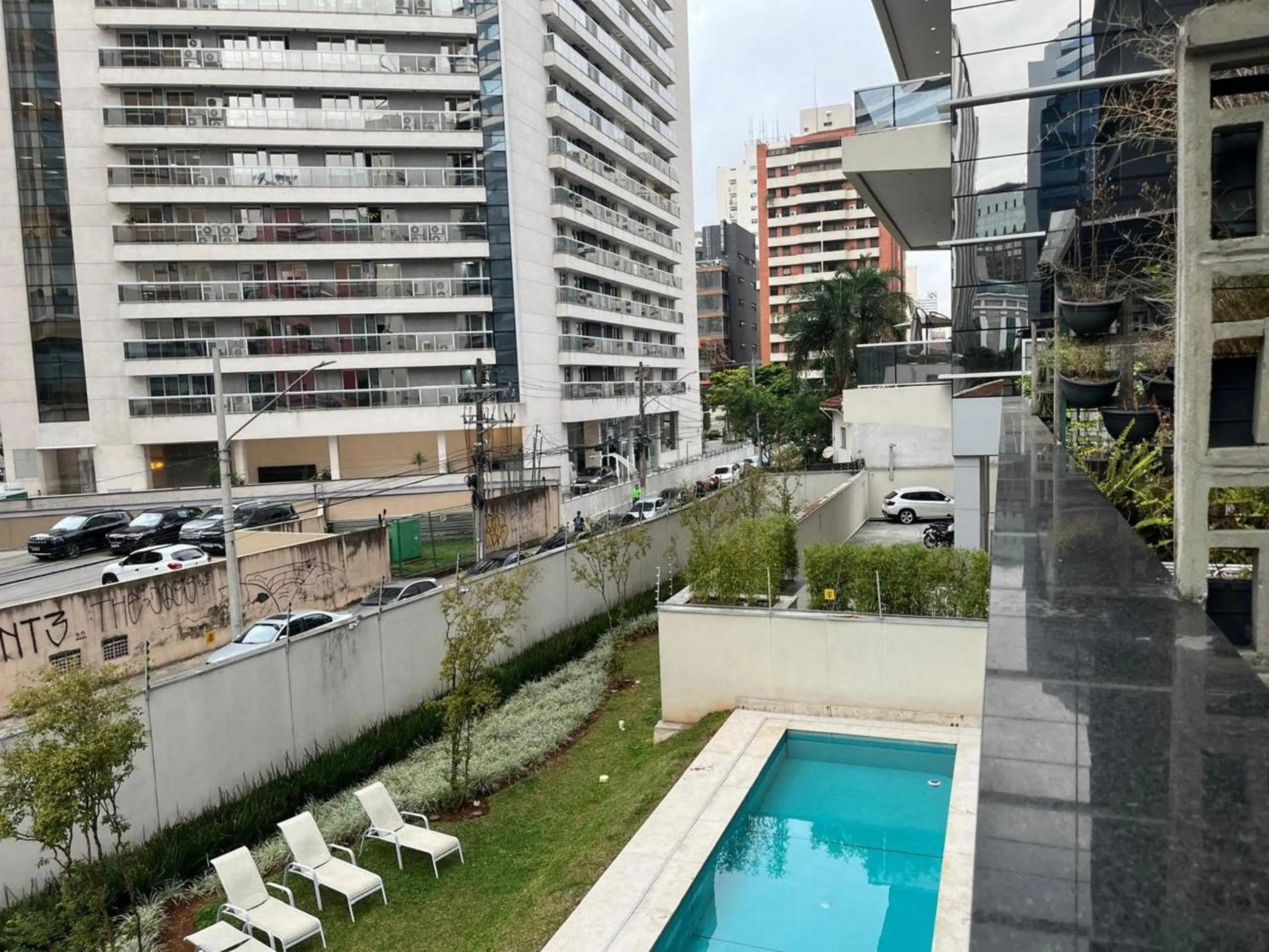 Street view in Elegance Suítes Carvalho