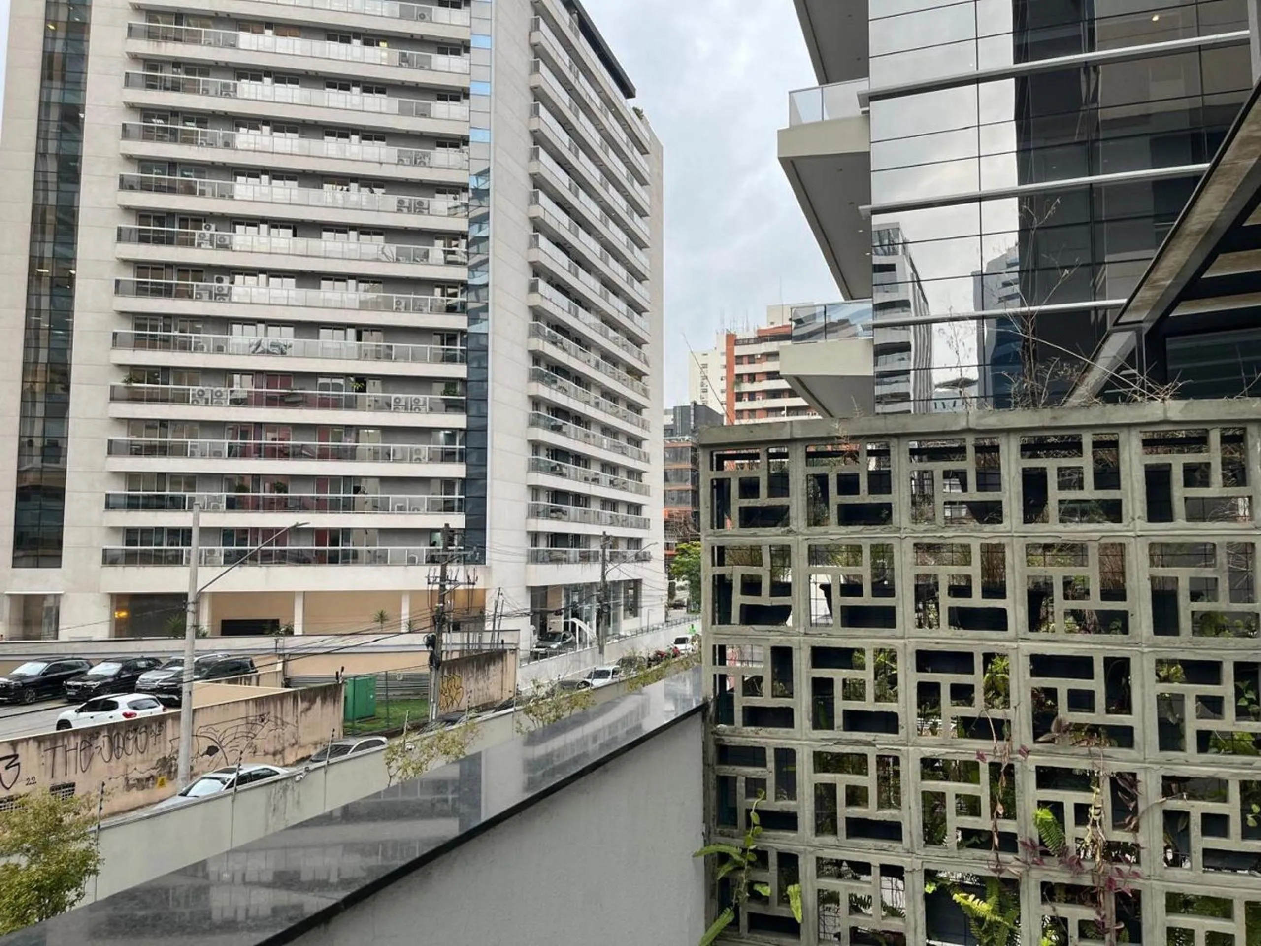 Street view in Elegance Suítes Carvalho