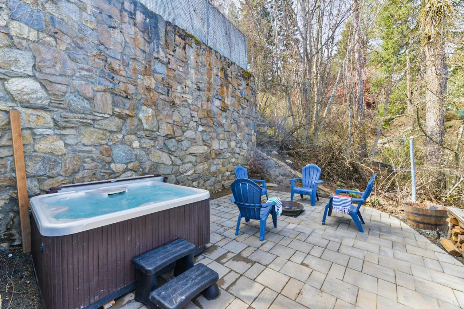 Lakefront Honeymoon Bay Studio Cottage