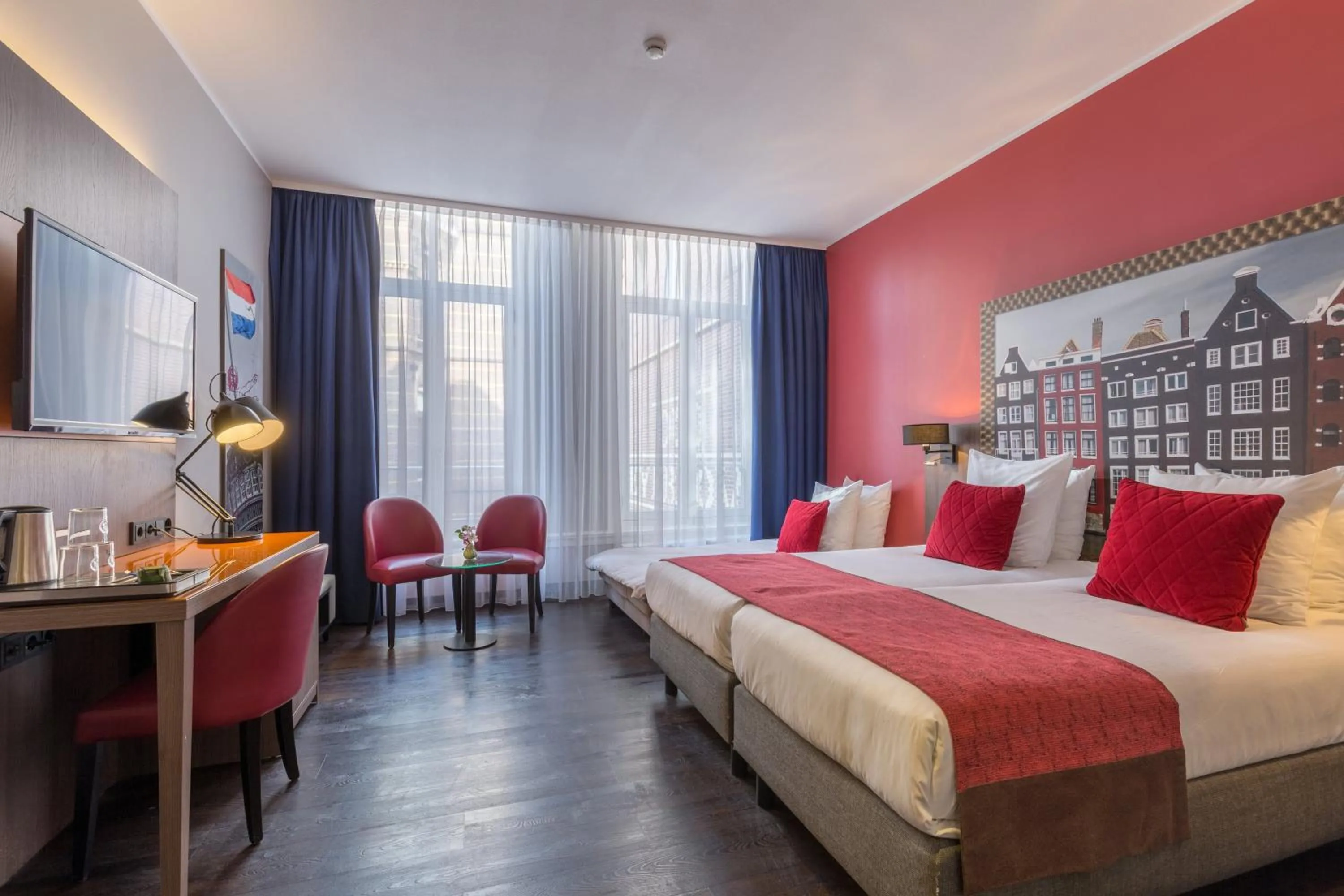 Photo of the whole room, Bed in Leonardo Boutique Hotel Amsterdam Vondelpark