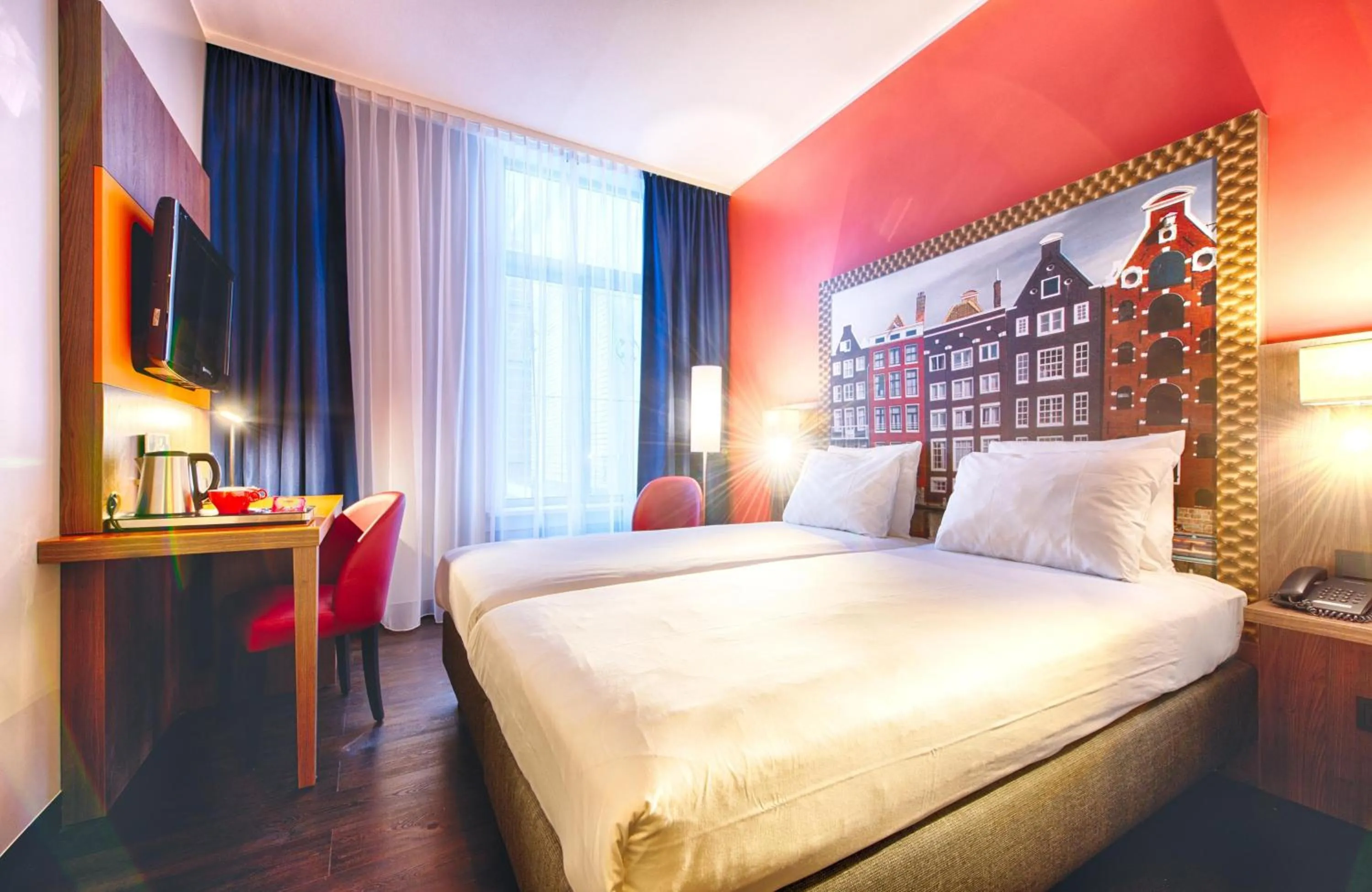 Photo of the whole room, Bed in Leonardo Boutique Hotel Amsterdam Vondelpark