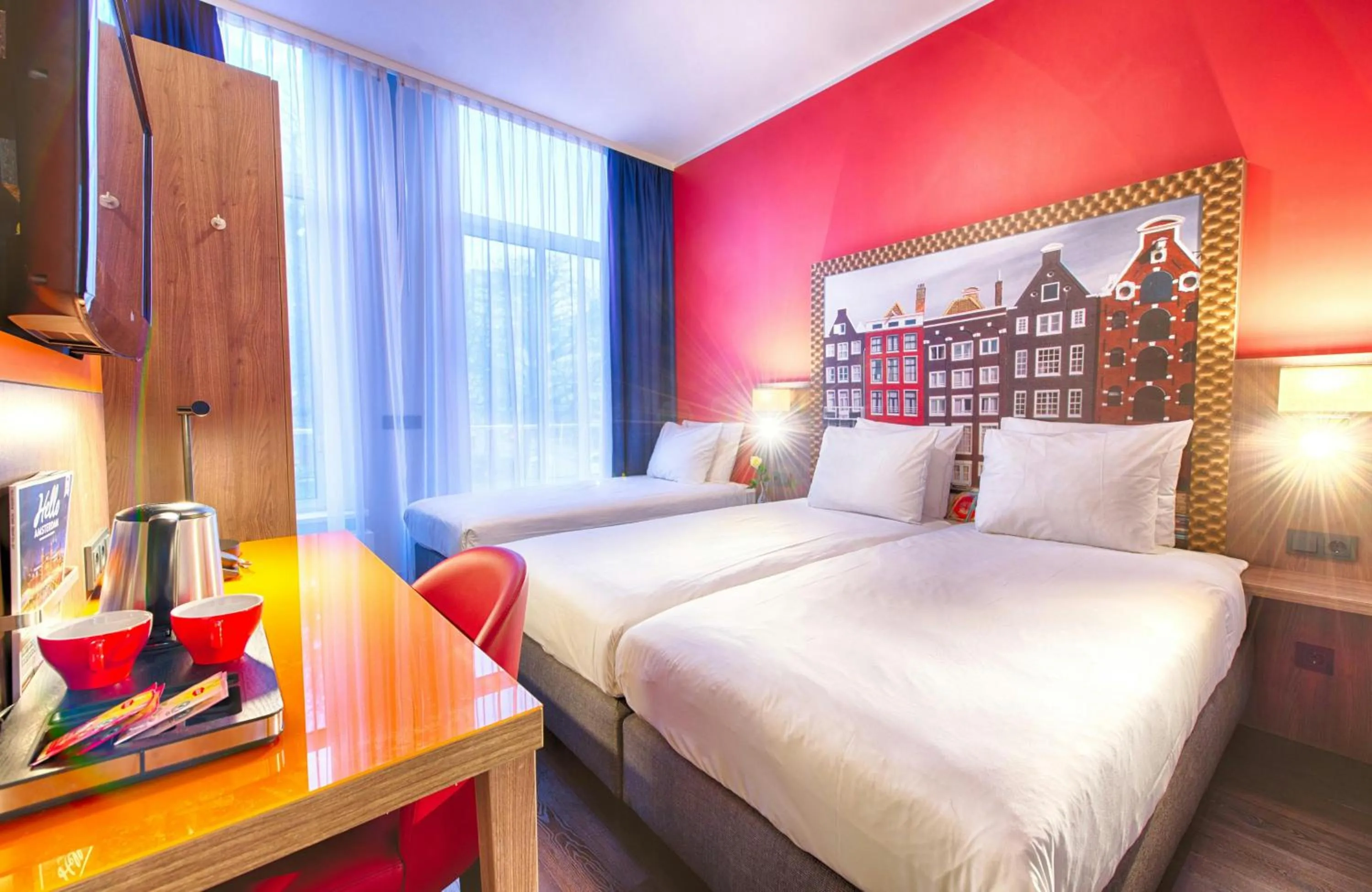 Photo of the whole room, Bed in Leonardo Boutique Hotel Amsterdam Vondelpark