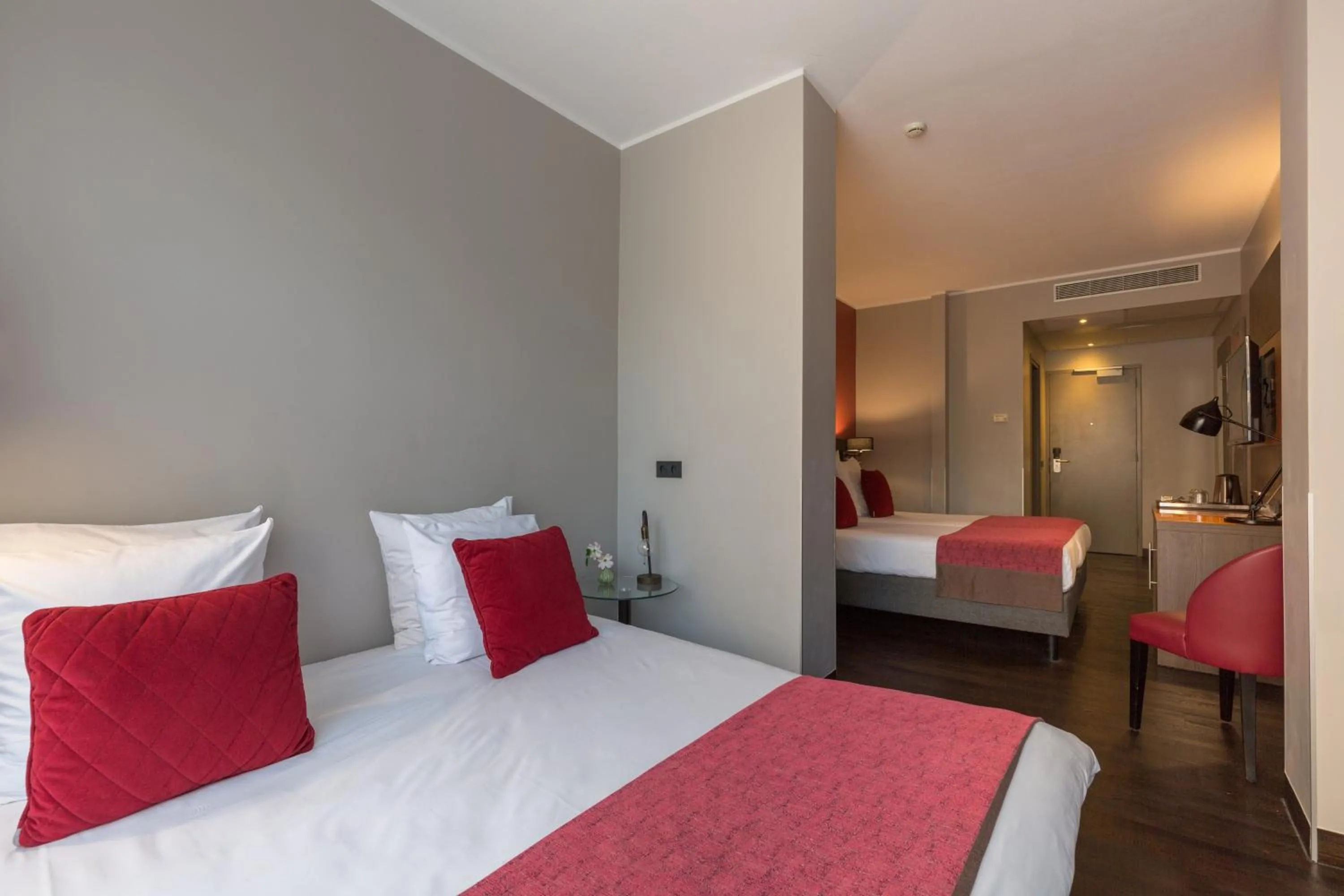 Photo of the whole room, Bed in Leonardo Boutique Hotel Amsterdam Vondelpark
