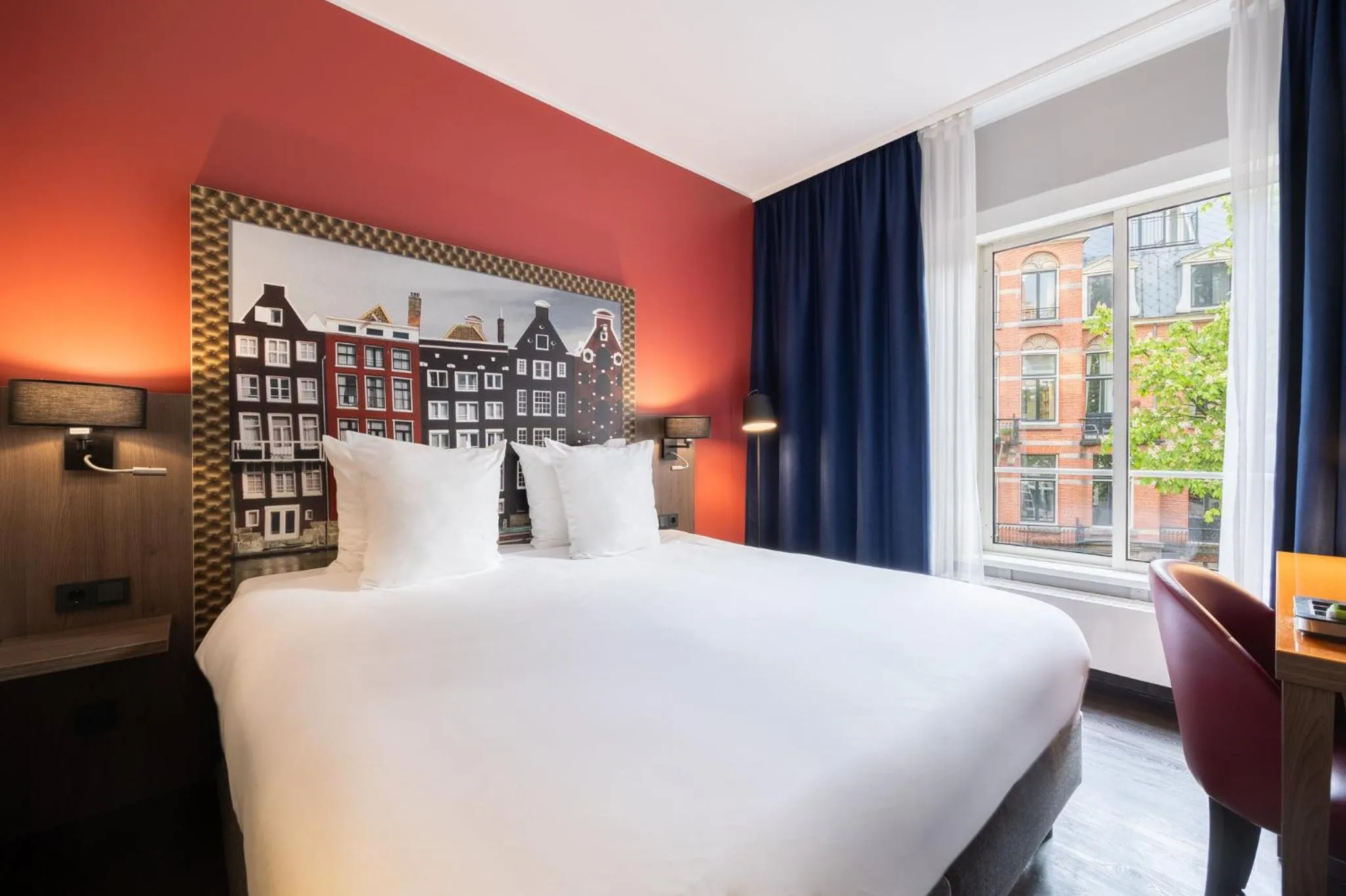 Photo of the whole room, Bed in Leonardo Boutique Hotel Amsterdam Vondelpark